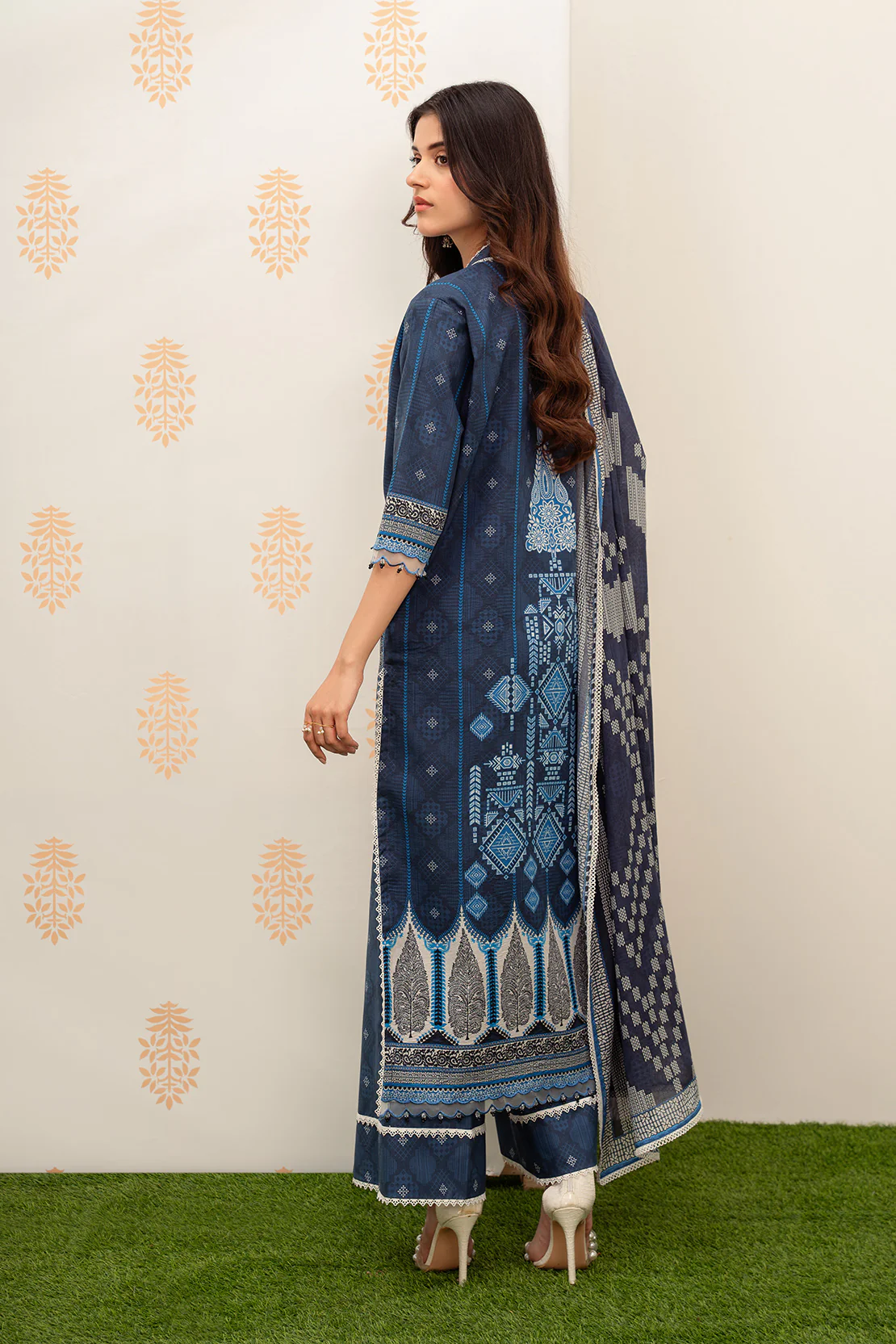 Printed - 3 Pc Lawn Suit - Image 3
