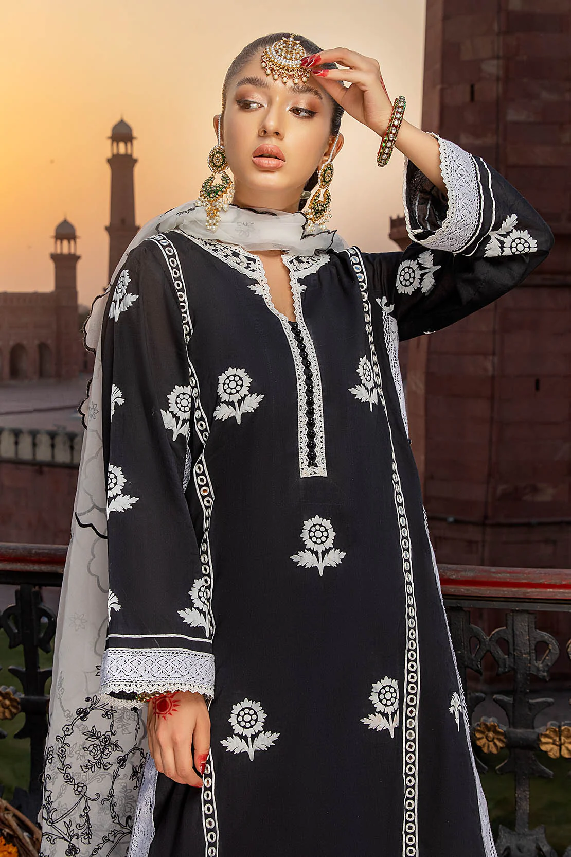 D553 - Black - Image 3