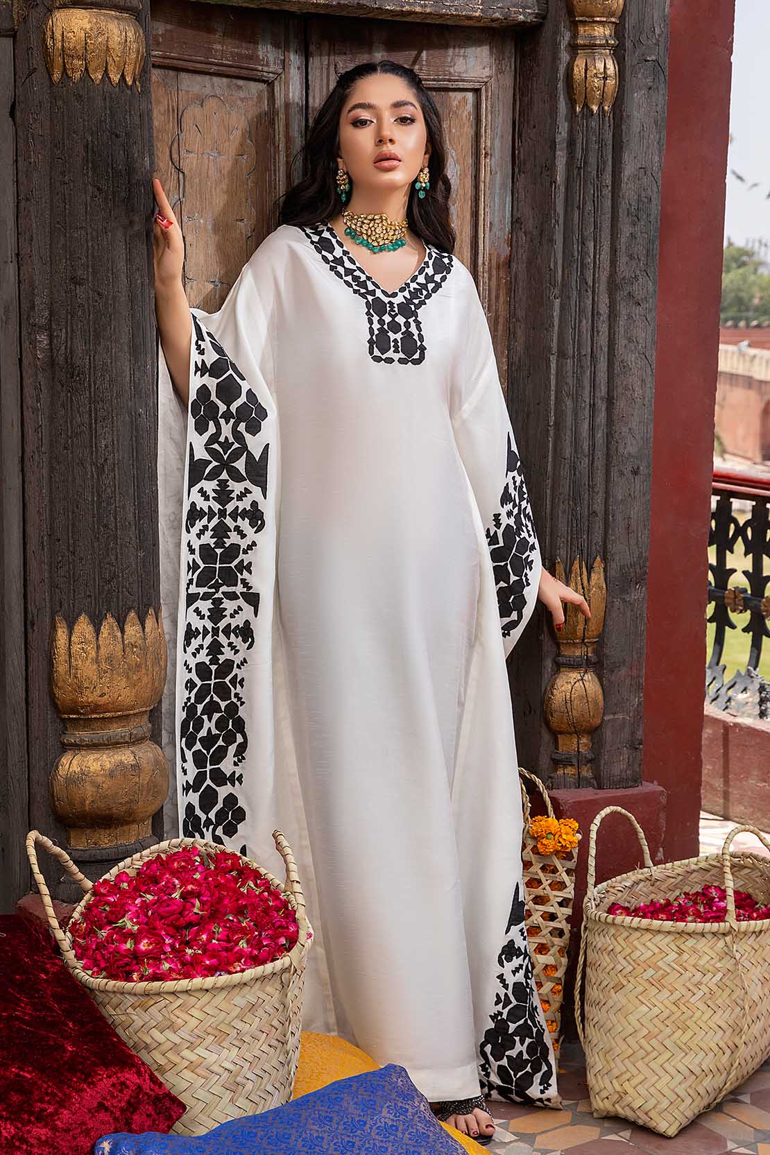 D557 - White