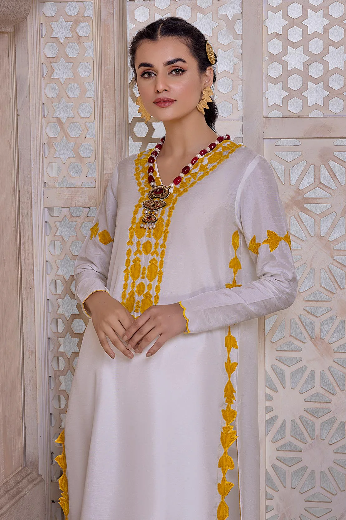 D595 - White - Image 4