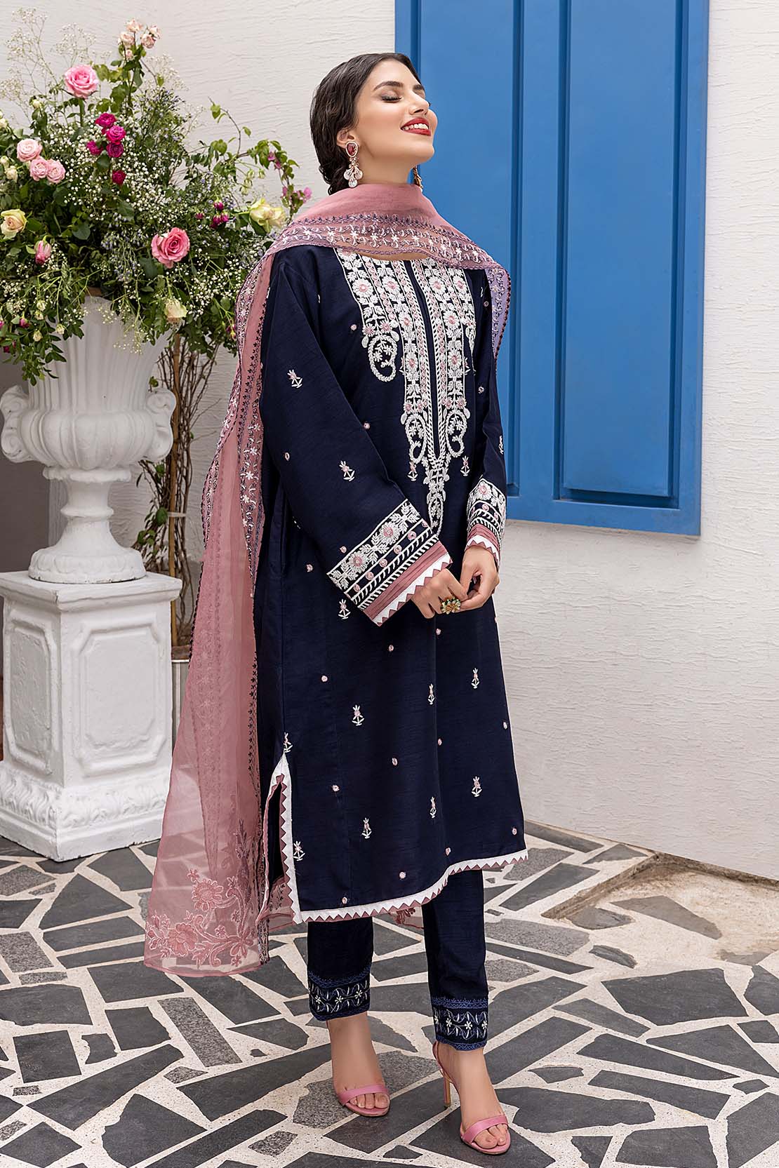 Embroidered Raw Silk suit - Image 3