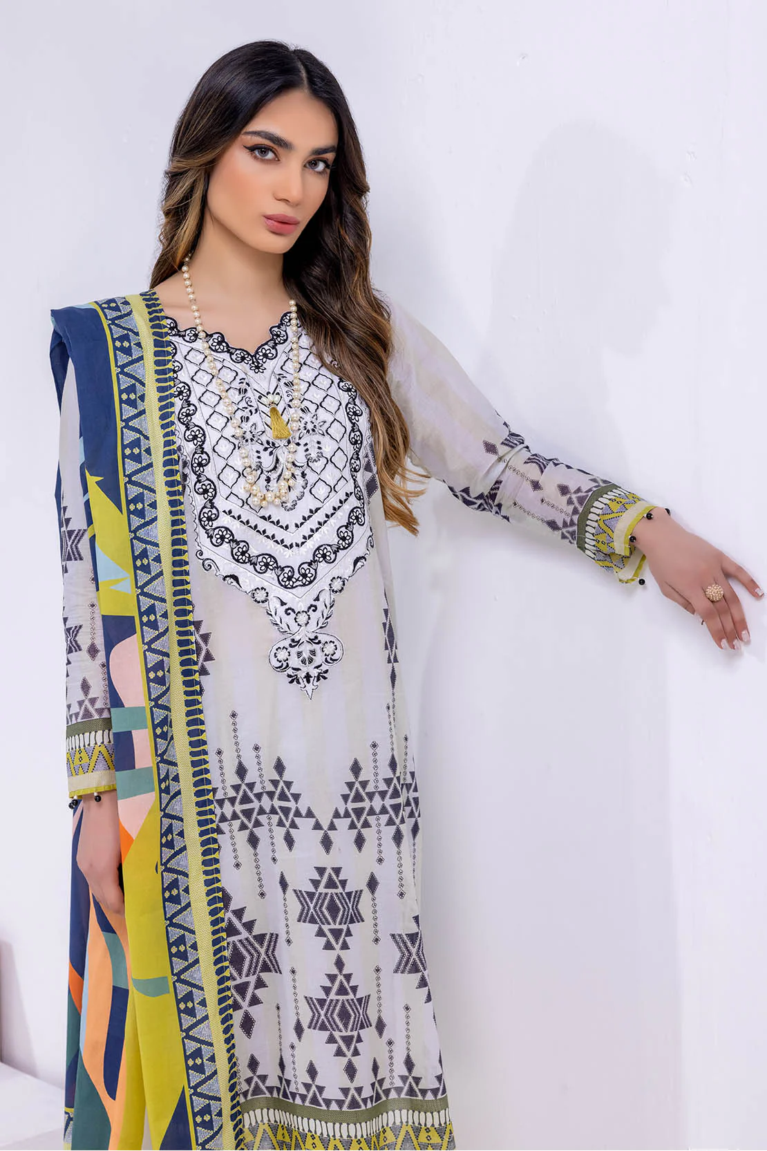 Shirt Trouser Dupatta - Image 4