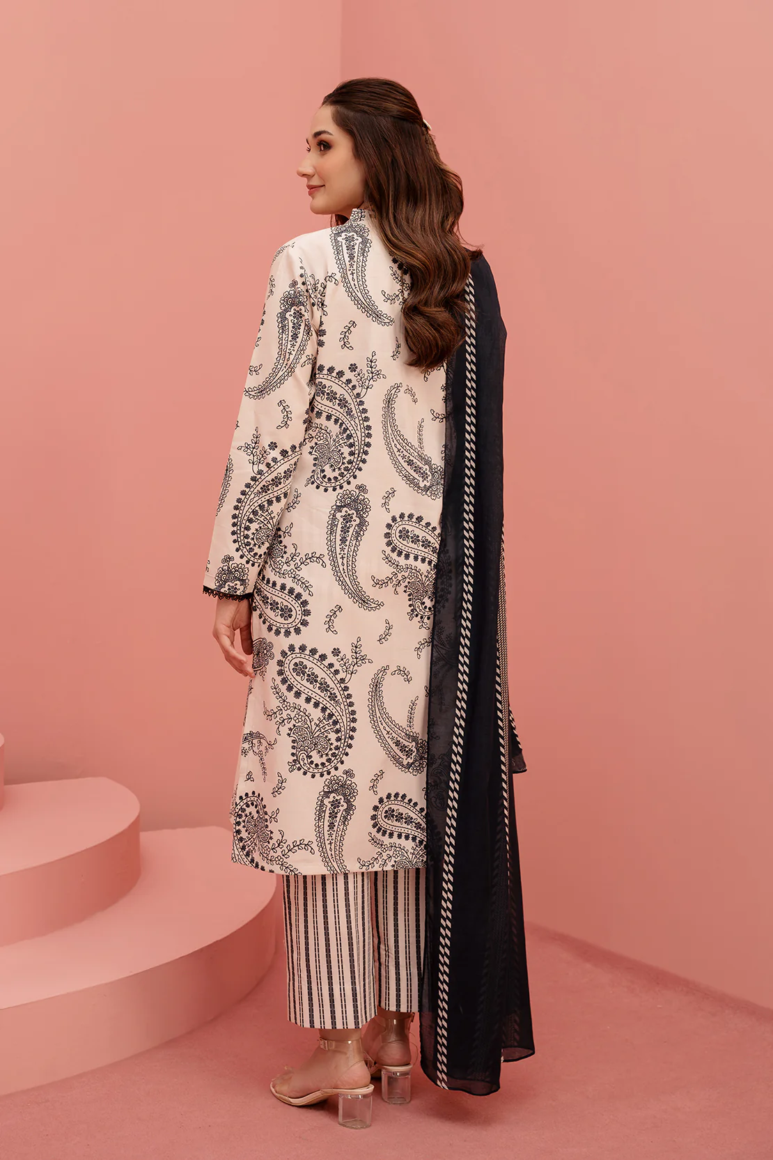Printed - 3 Pc Lawn Suit (Stitched) - Image 3