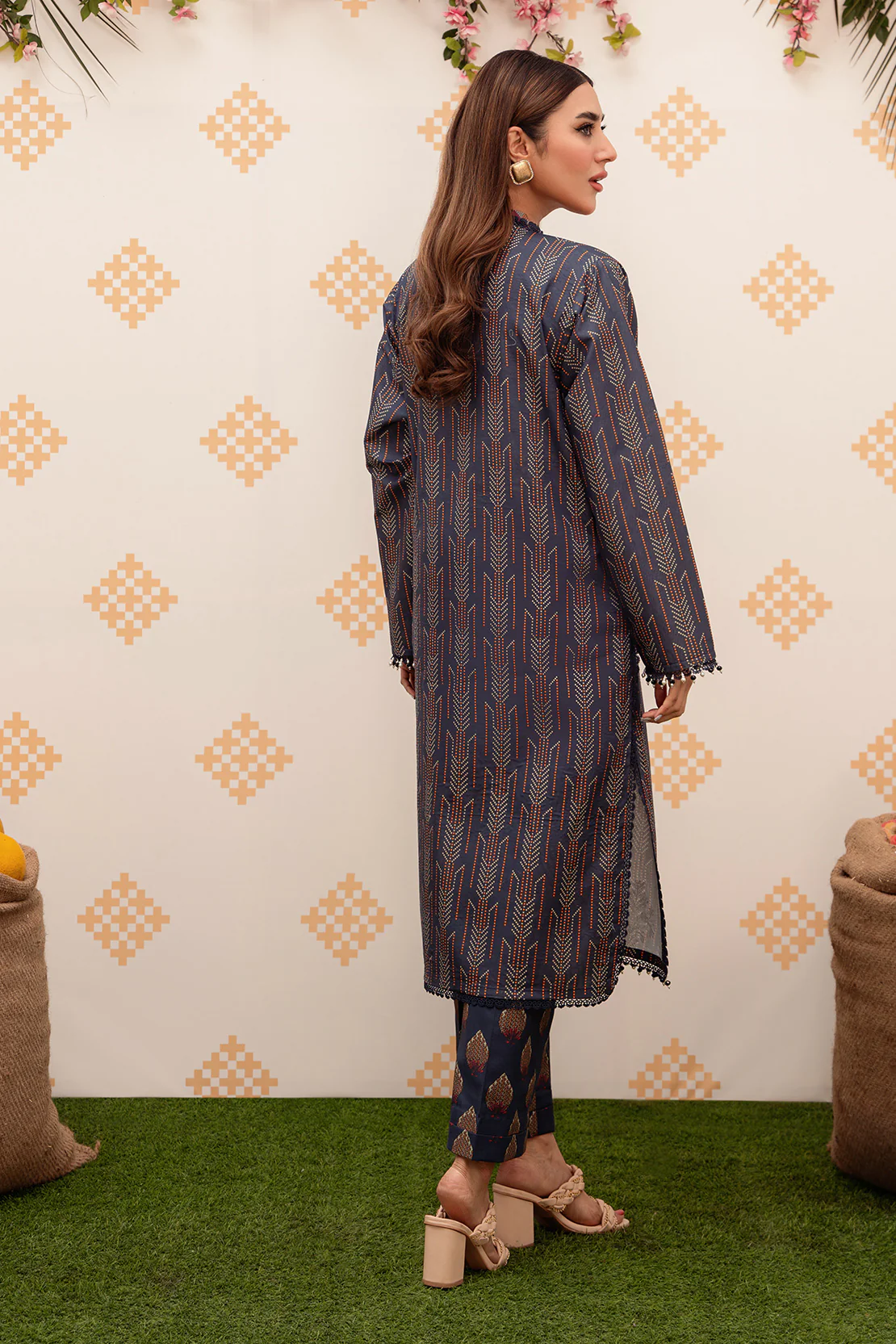 Printed - 2 Pc Lawn Suit - Image 2
