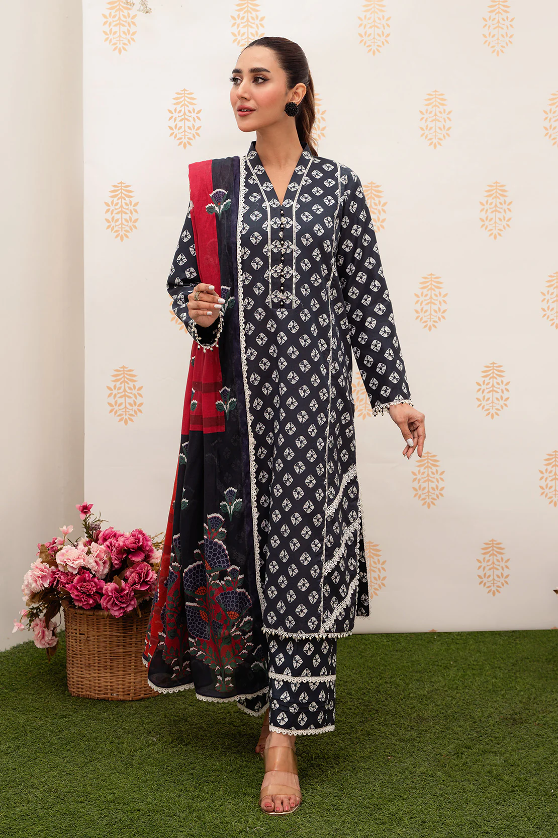 Printed - 3 Pc Lawn Suit - Image 3
