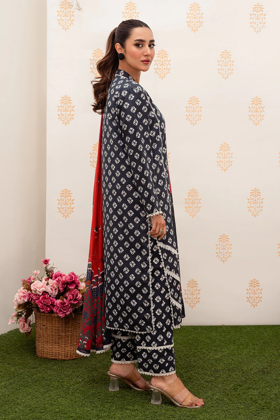 Printed - 3 Pc Lawn Suit - Image 4