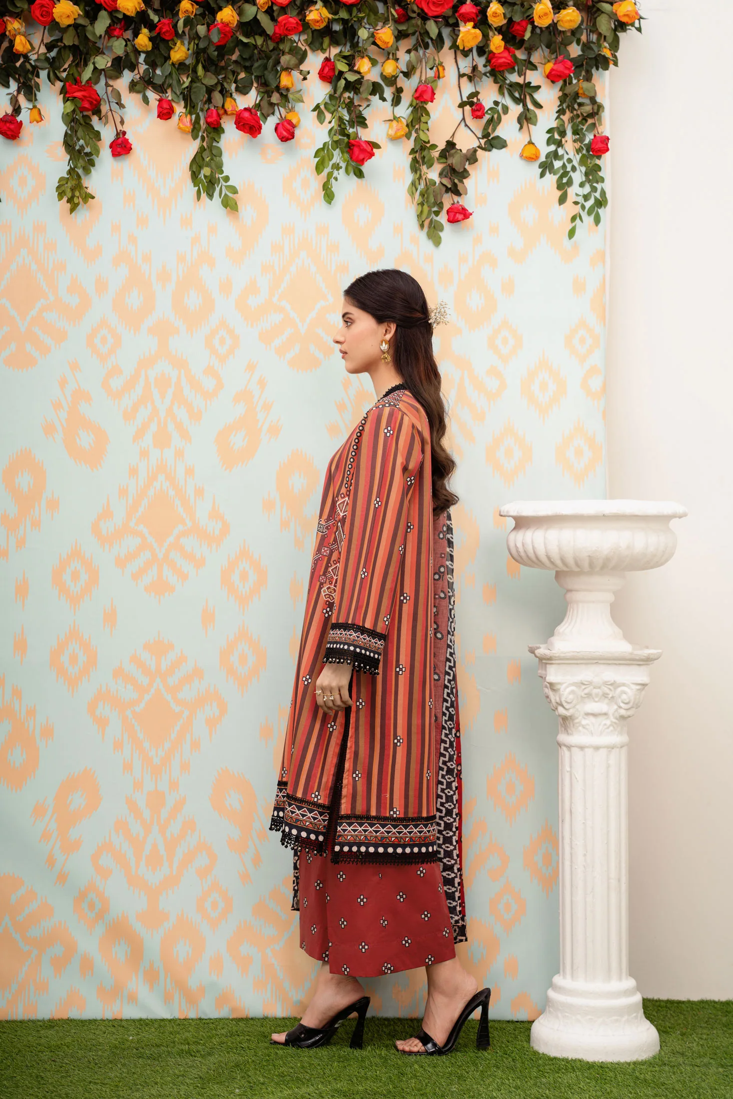 Printed - 3 Pc Lawn Suit - Image 5