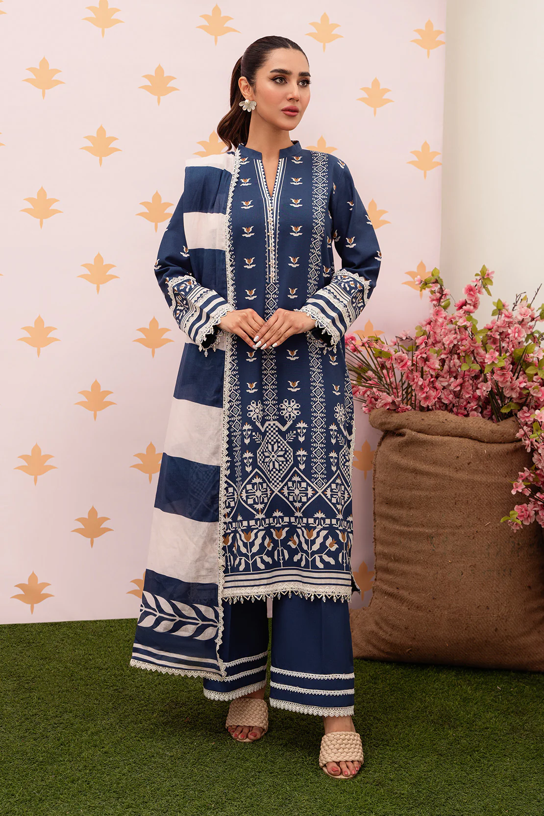 Printed - 3 Pc Lawn Suit - Image 2