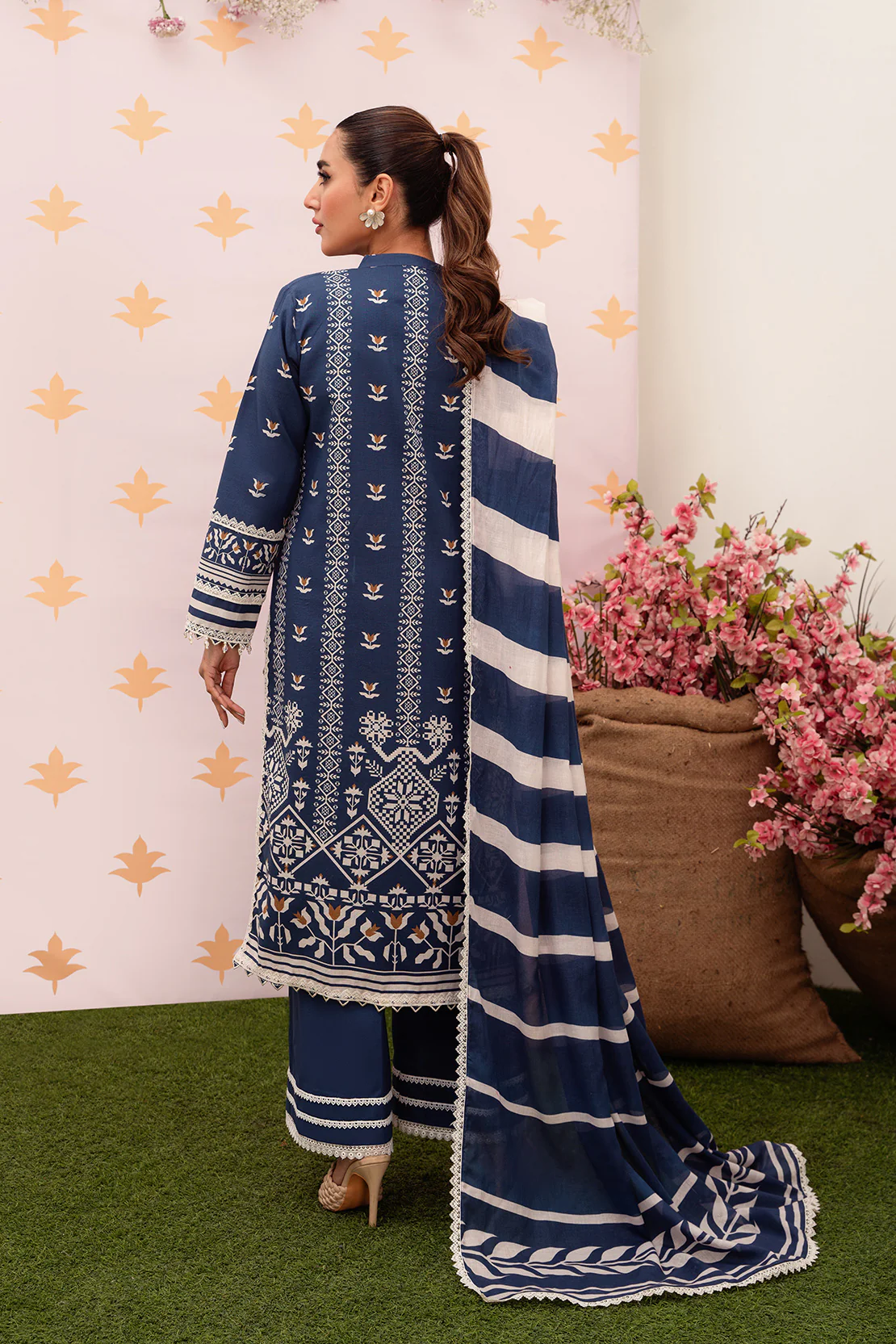 Printed - 3 Pc Lawn Suit - Image 3