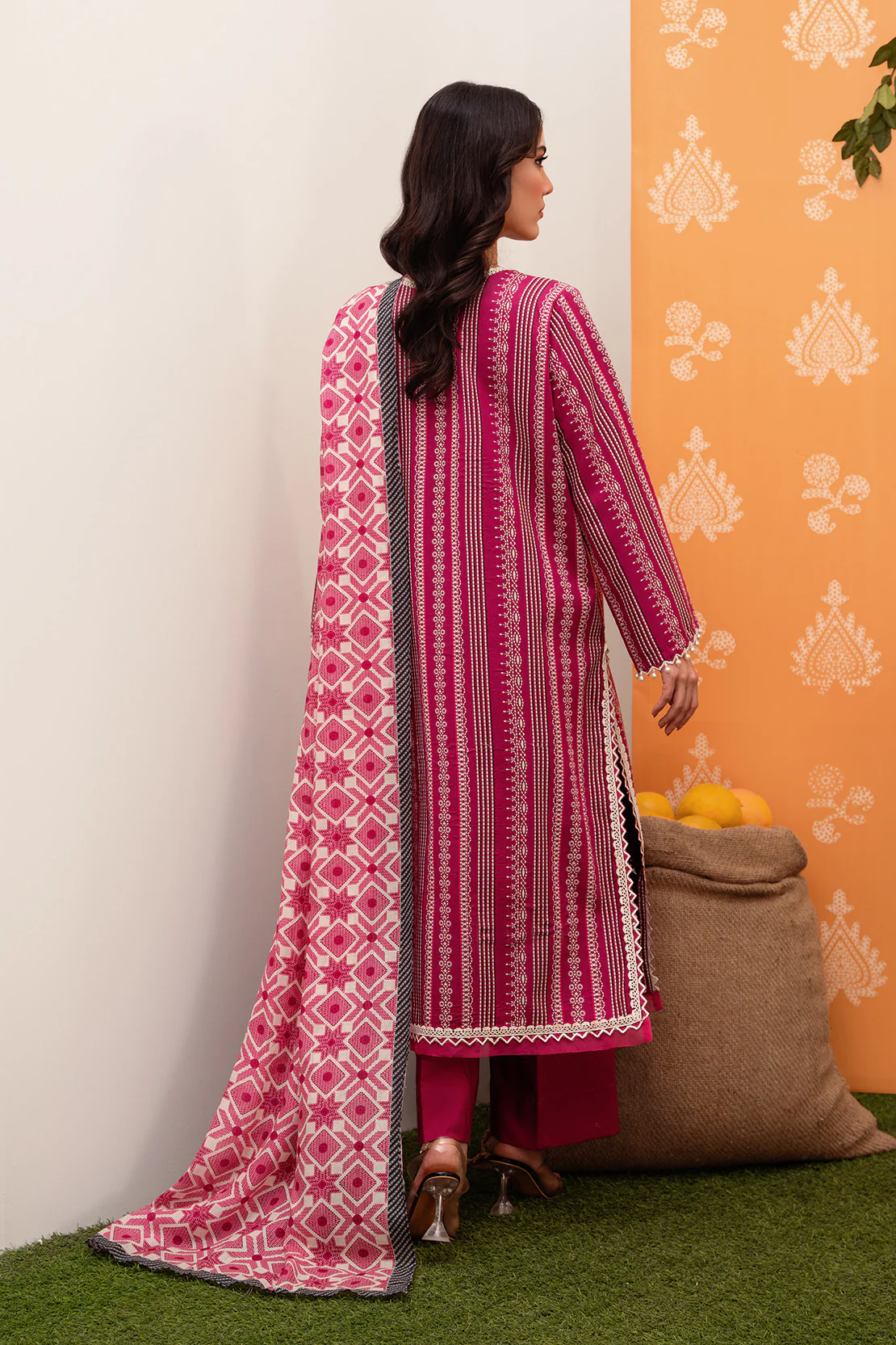 Printed - 3 Pc Lawn Suit - Image 2