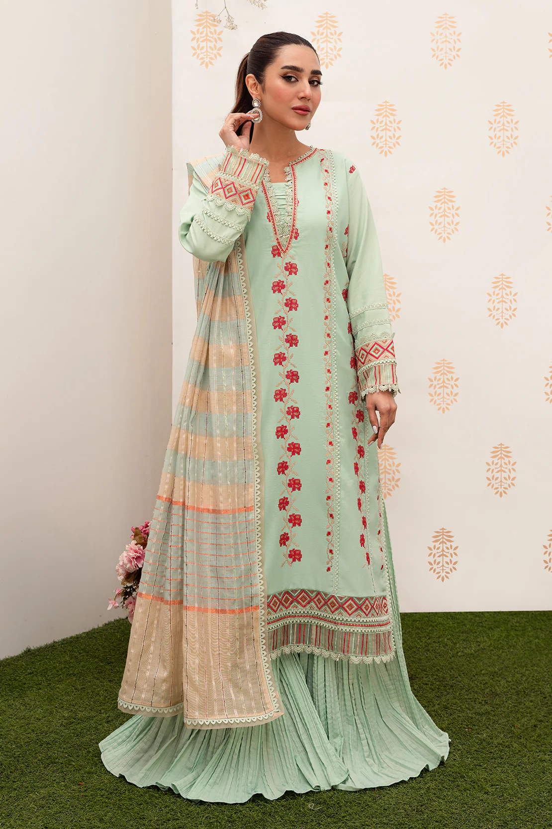 Dyed - 3 Pc Lawn Suit - Image 3
