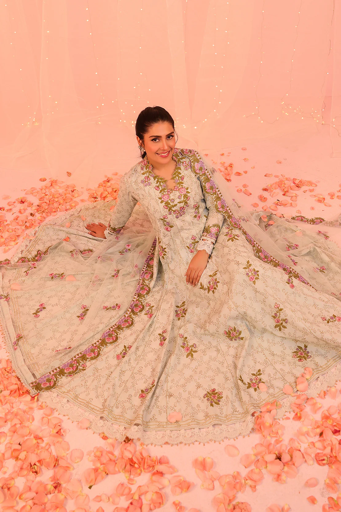 Premium - 3 Pc Lawn Suit - Image 5