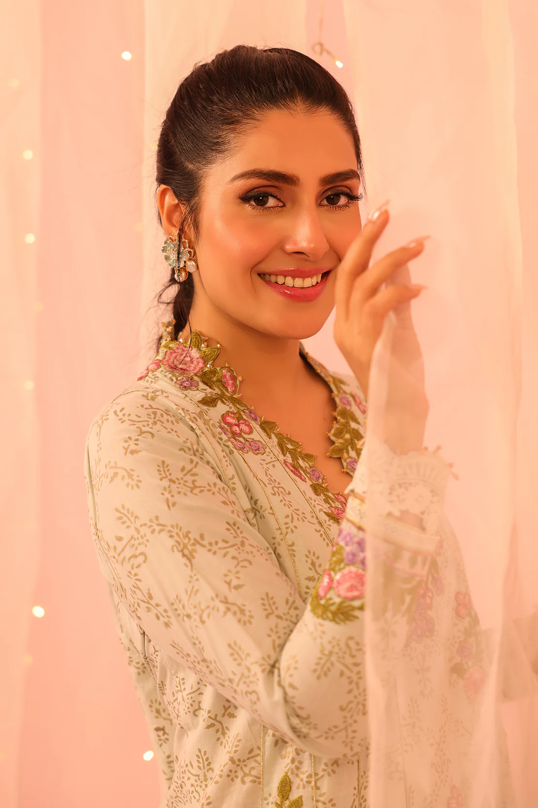 Premium - 3 Pc Lawn Suit - Image 6