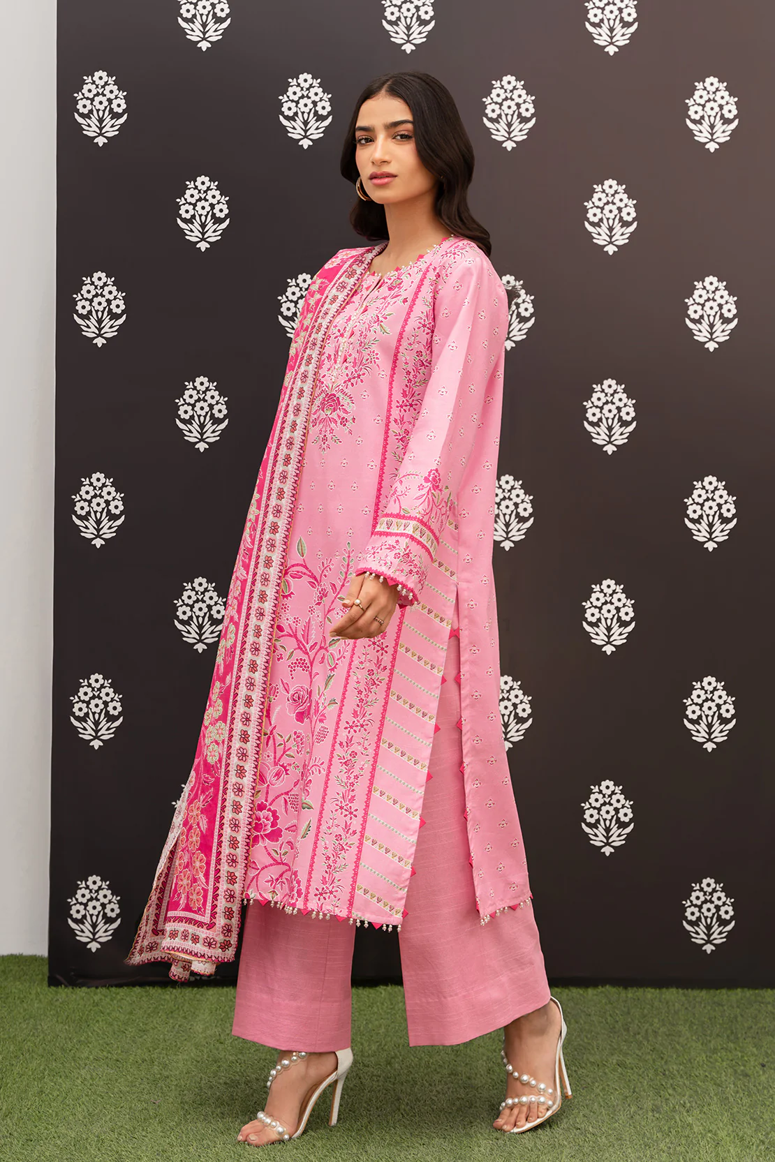 Printed - 3 Pc Lawn Suit - Image 2