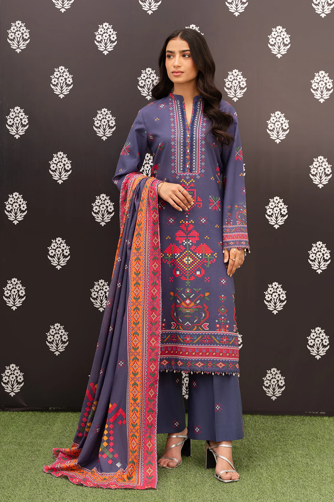 Printed - 3 Pc Lawn Suit - Image 2
