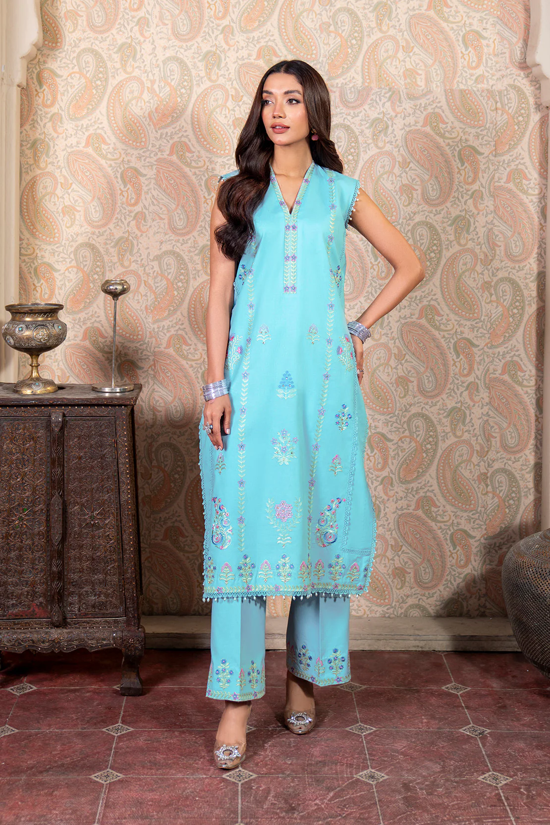Embroidered - 2 Pc Lawn Suit - Image 4