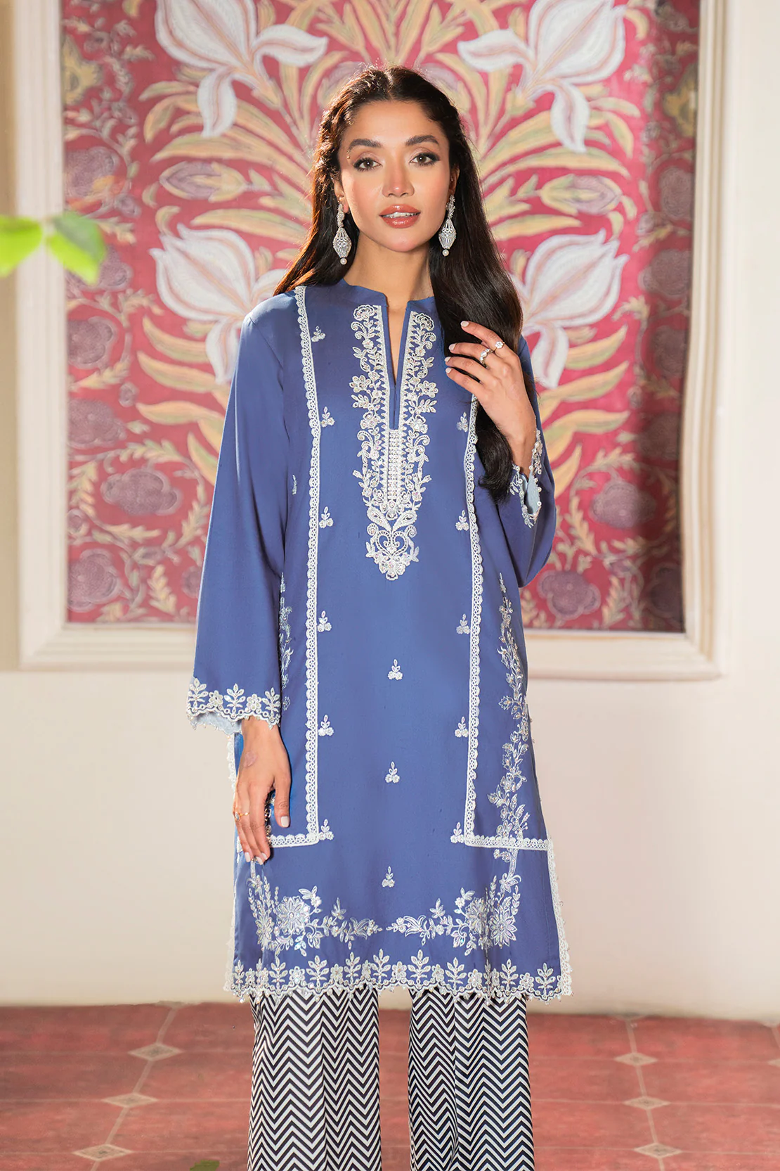 Embroidered - 2 Pc Lawn Suit - Image 4