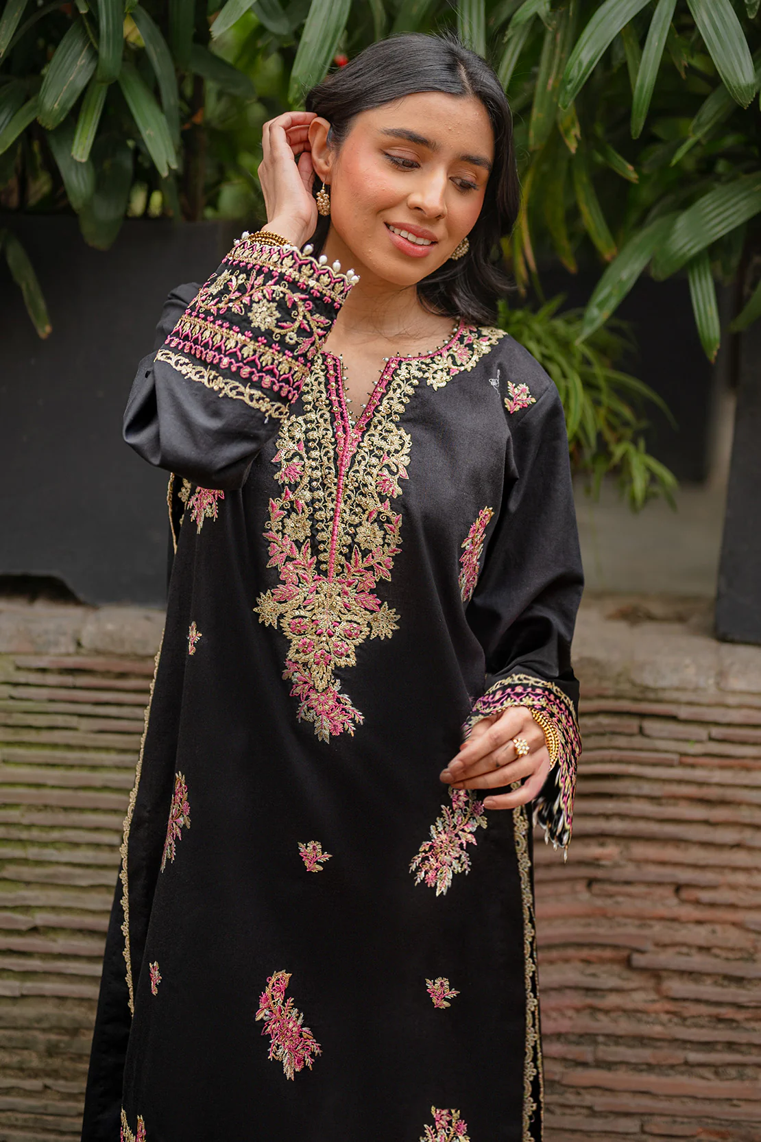 Embroidered - 2 Pc Lawn Suit - Image 2