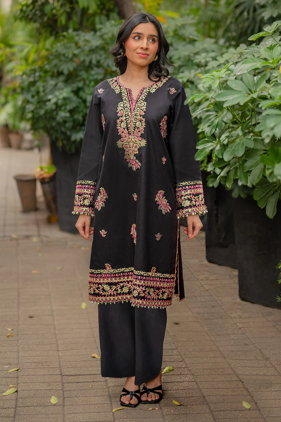 Embroidered - 2 Pc Lawn Suit - Image 3