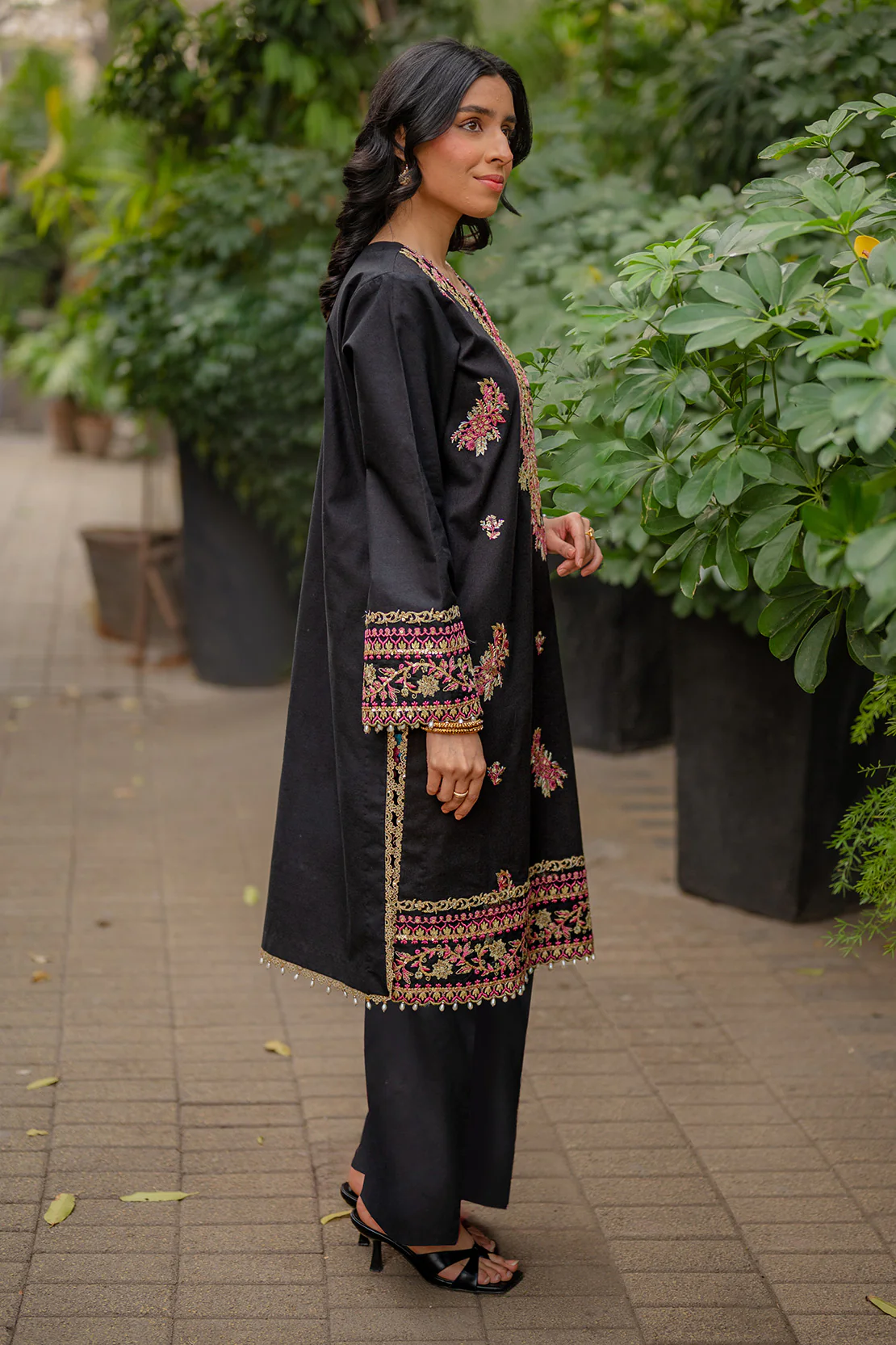 Embroidered - 2 Pc Lawn Suit - Image 4