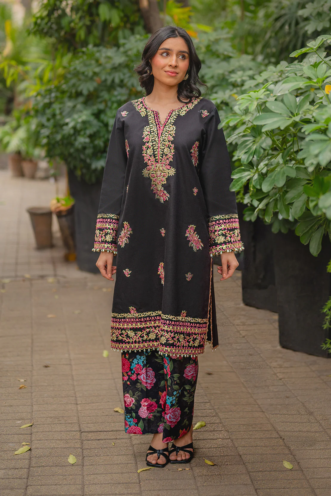 Embroidered - 2 Pc Lawn Suit - Image 4