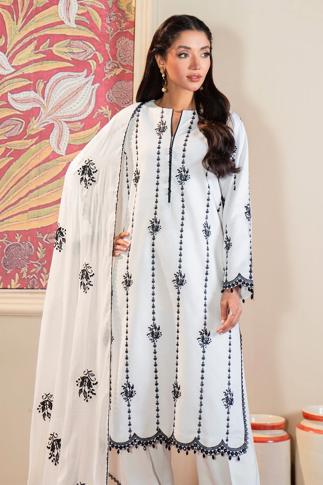 Embroidered - 2 Pc Lawn Suit - Image 2