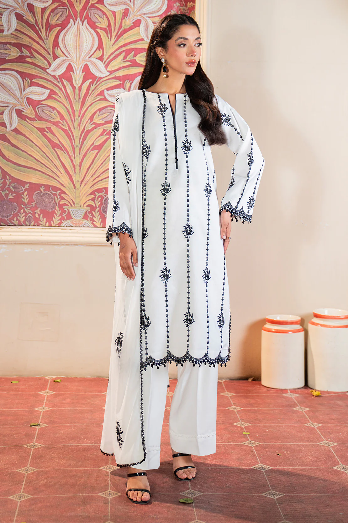 Embroidered - 2 Pc Lawn Suit - Image 4