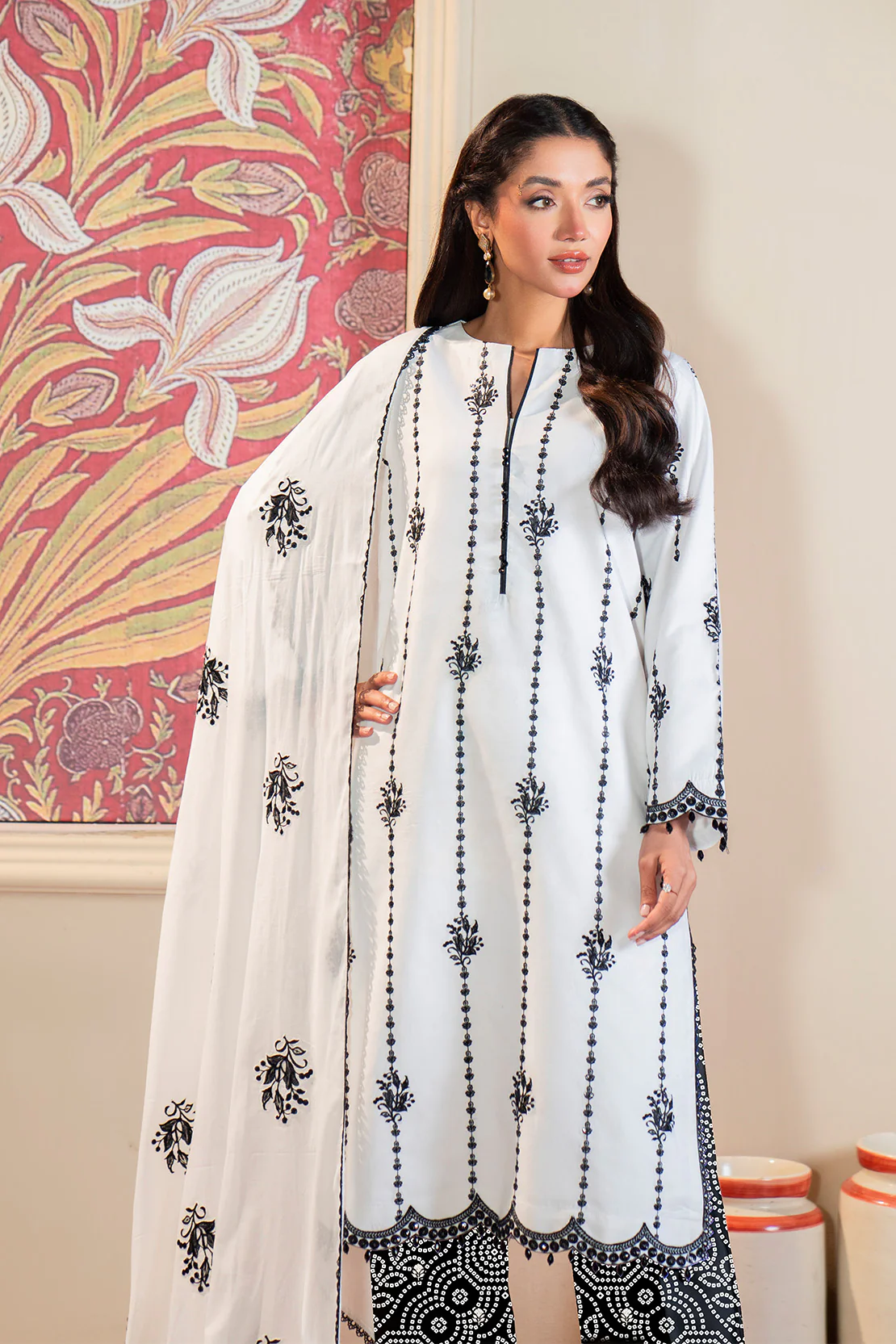 Embroidered - 3 Pc Lawn Suit (Lawn Dupatta) - Image 4