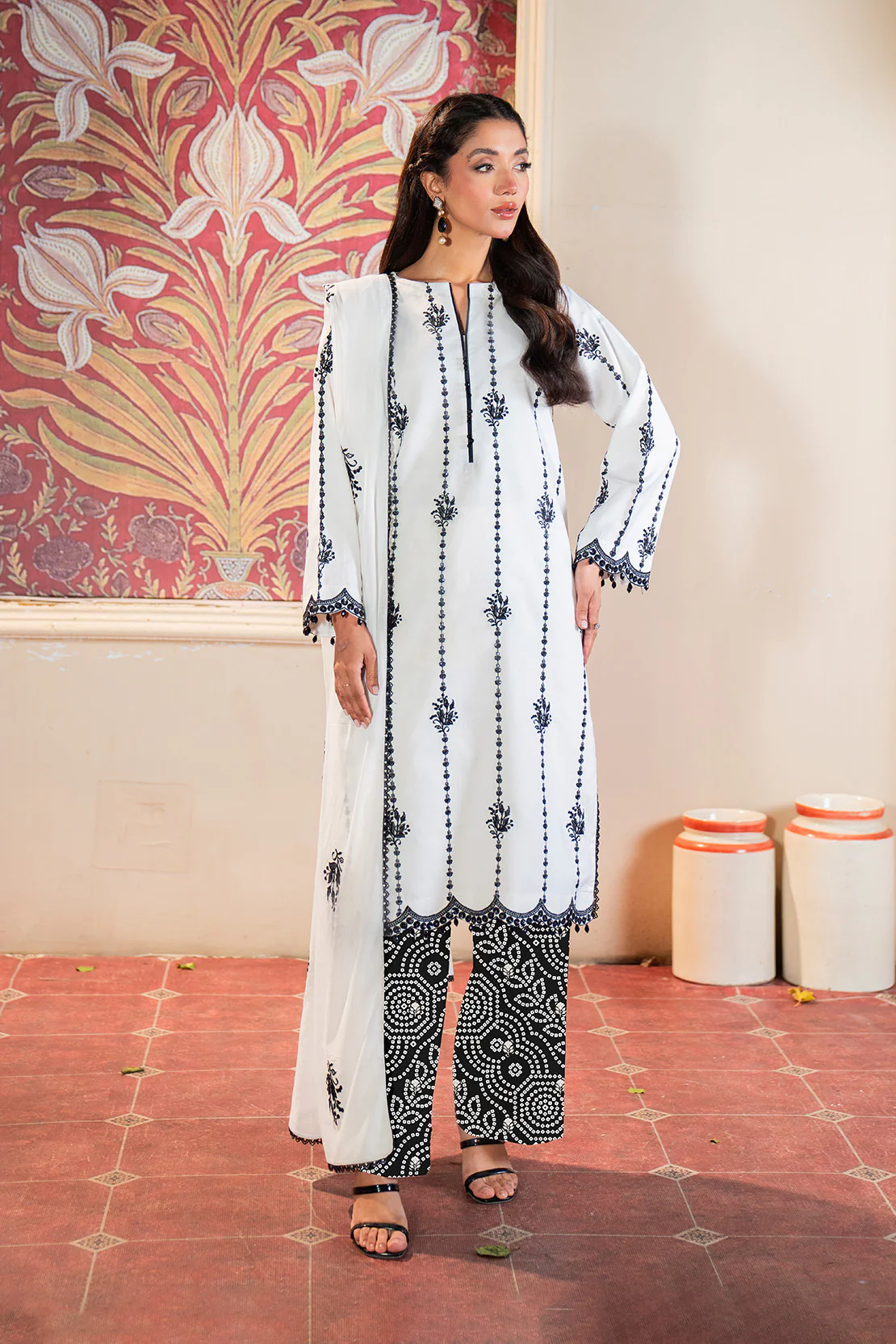 Embroidered - 3 Pc Lawn Suit (Lawn Dupatta) - Image 5