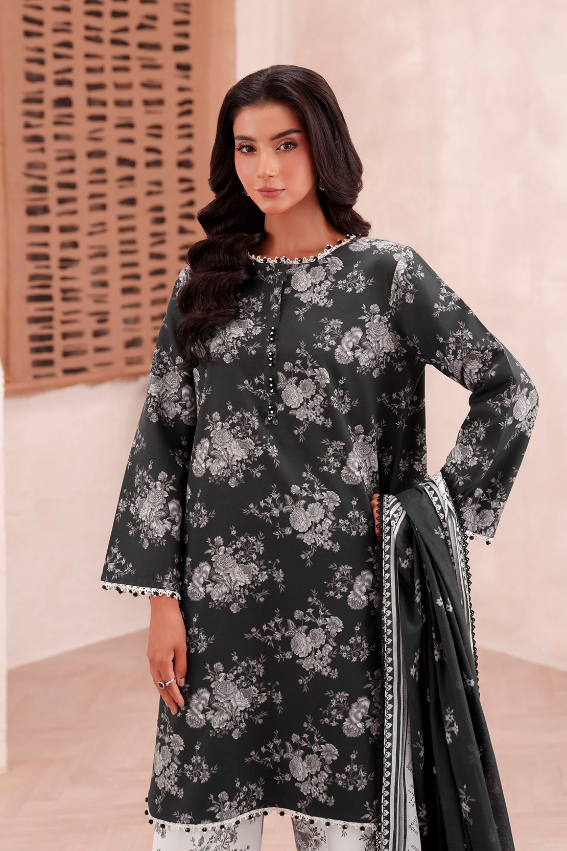 Printed - 3 Pc Lawn Suit (Lawn Dupatta) - Image 2