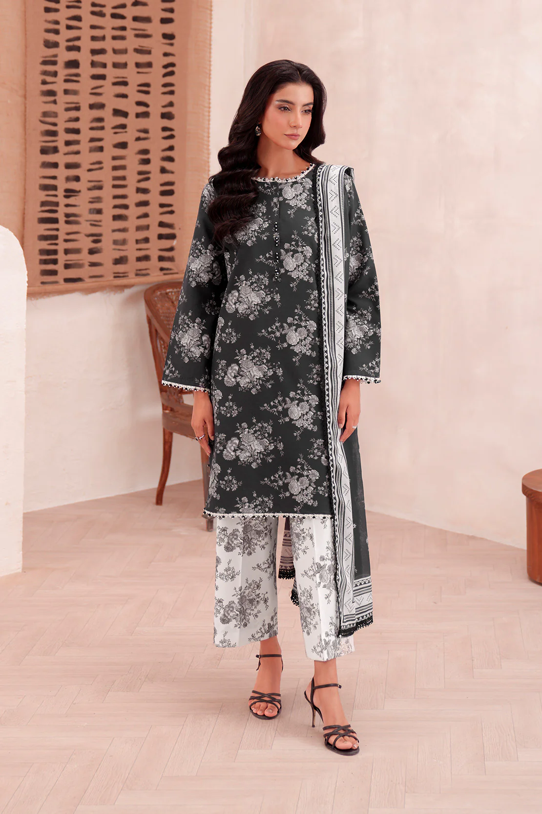 Printed - 3 Pc Lawn Suit (Lawn Dupatta) - Image 3
