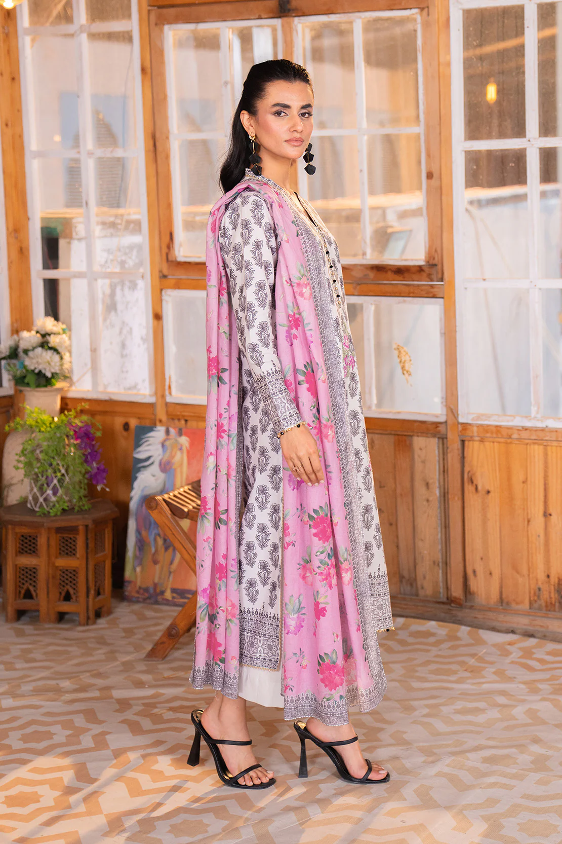 Embroidered - 2 Pc Lawn Suit (Lawn Dupatta) - Image 2