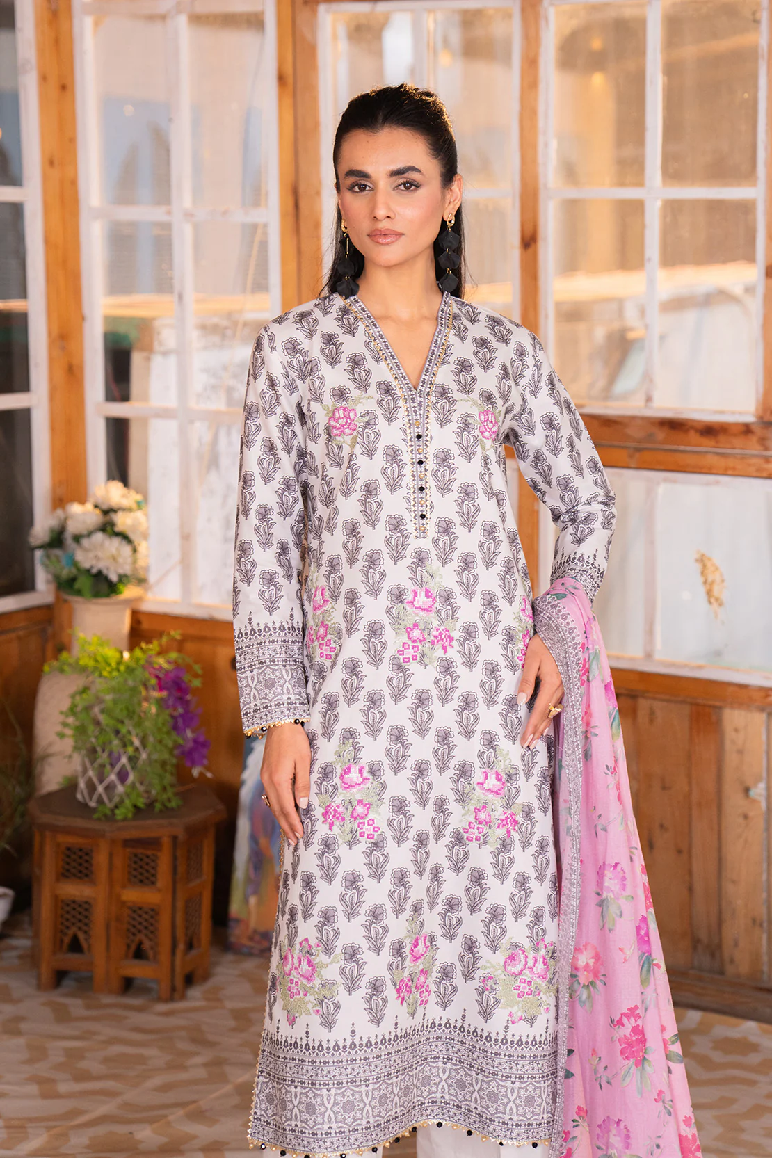 Embroidered - 2 Pc Lawn Suit (Lawn Dupatta) - Image 4