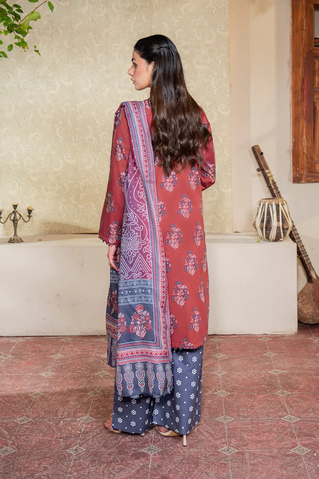 Embroidered - 3 Pc Lawn Suit (Lawn Dupatta) - Image 2