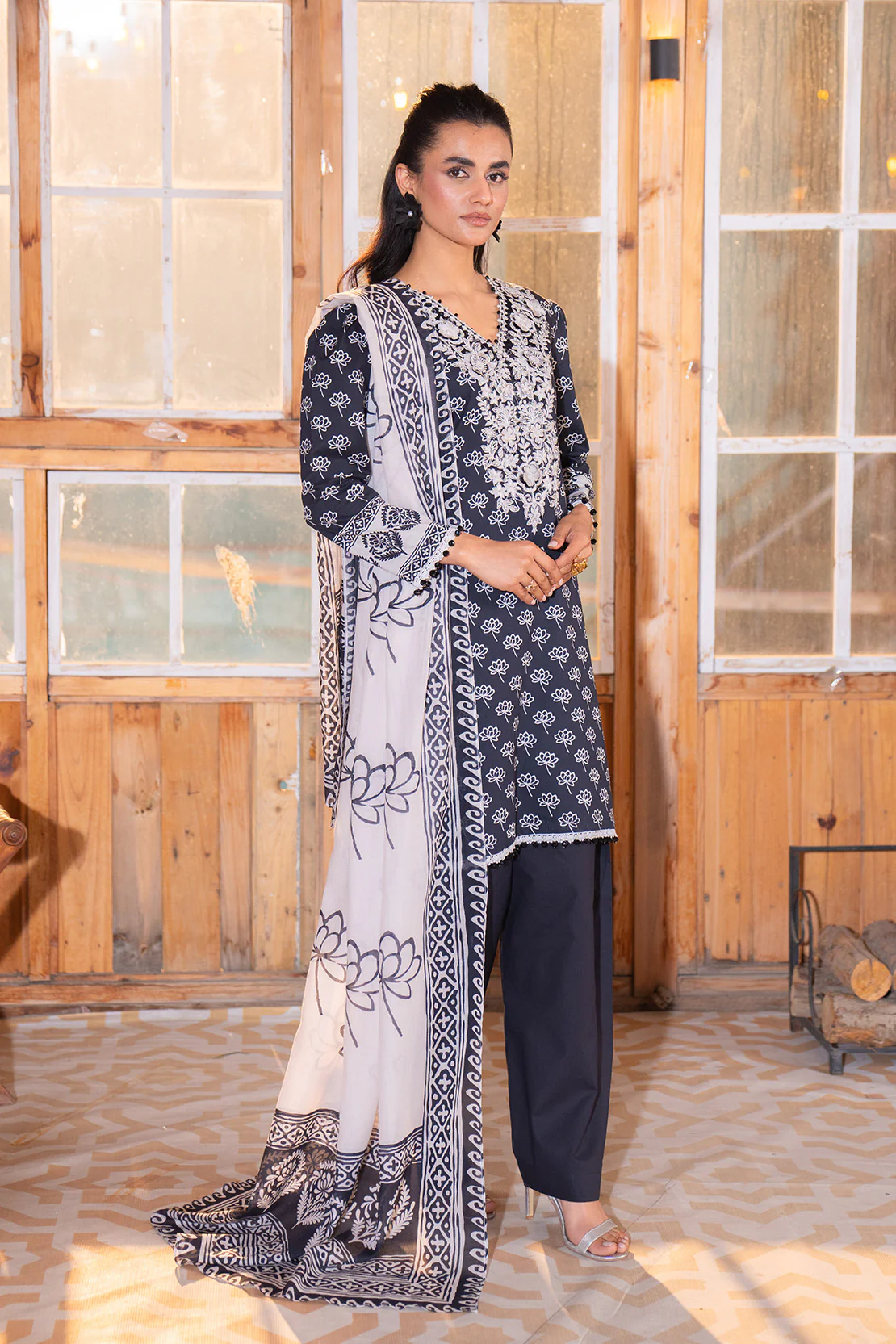 Embroidered - 3 Pc Lawn Suit (Lawn Dupatta) - Image 3