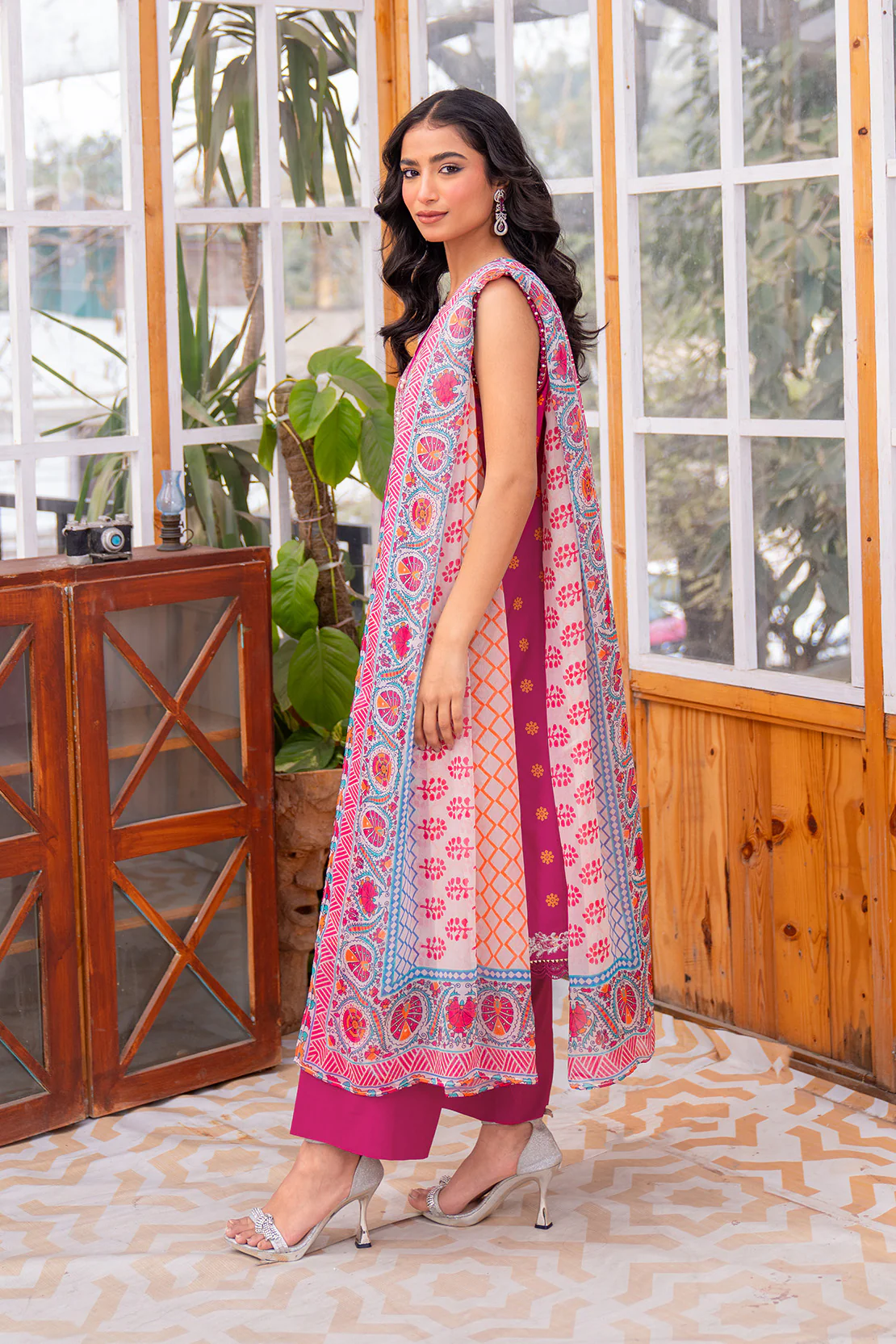 Embroidered - 3 Pc Lawn Suit (Chiffon Dupatta) - Image 3