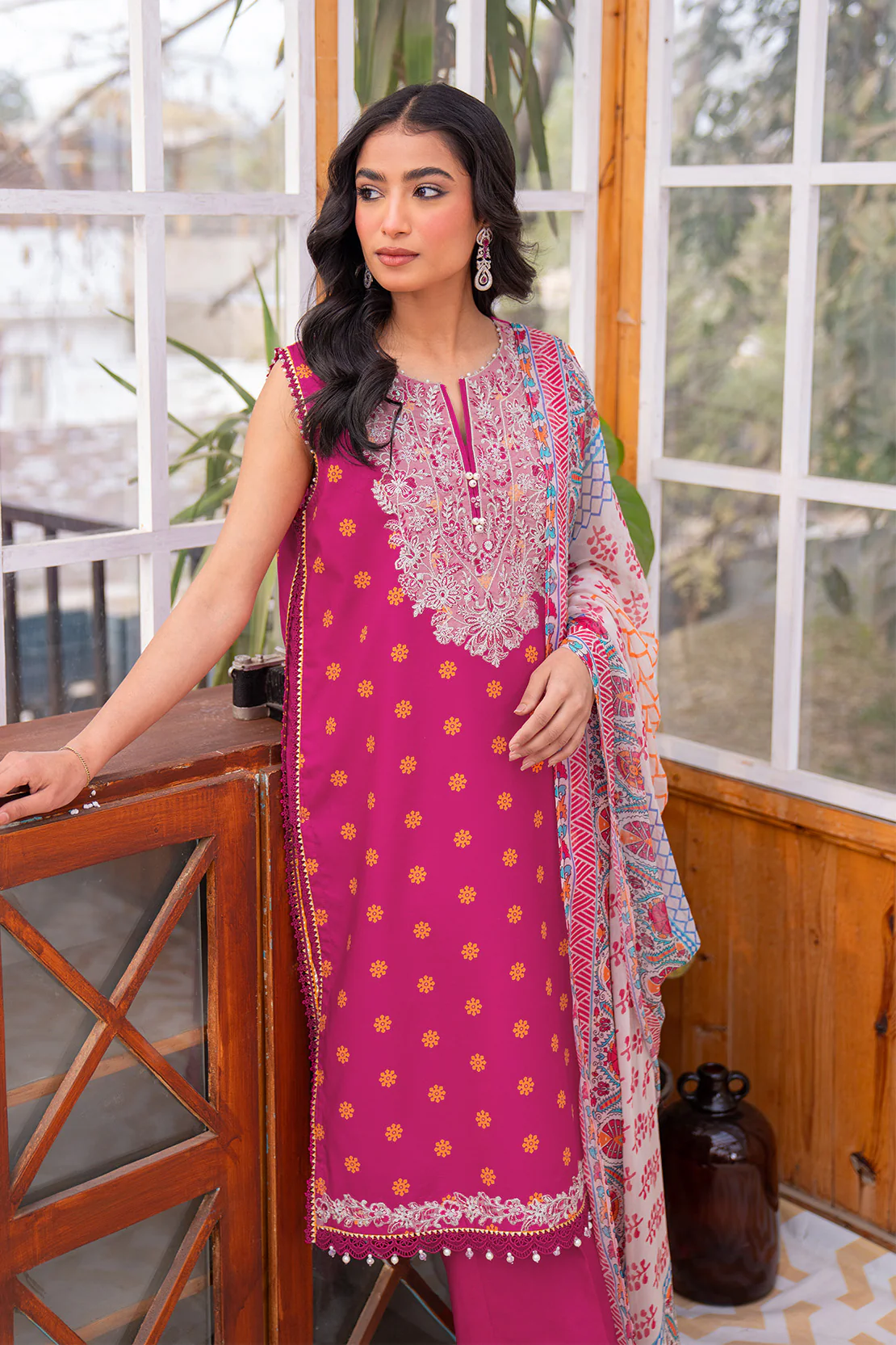 Embroidered - 3 Pc Lawn Suit (Chiffon Dupatta) - Image 4