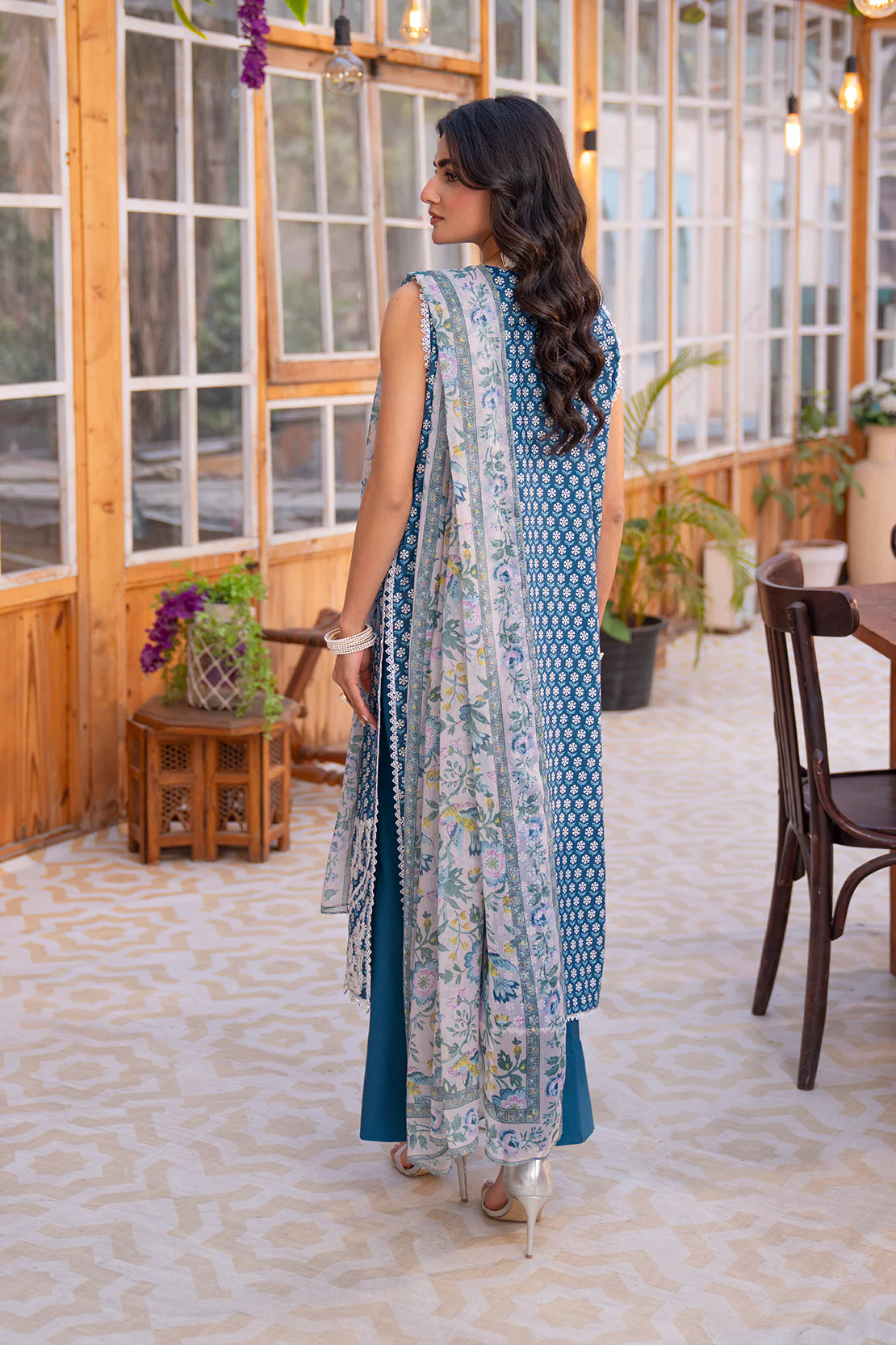 Embroidered - 2 Pc Lawn Suit - Image 4