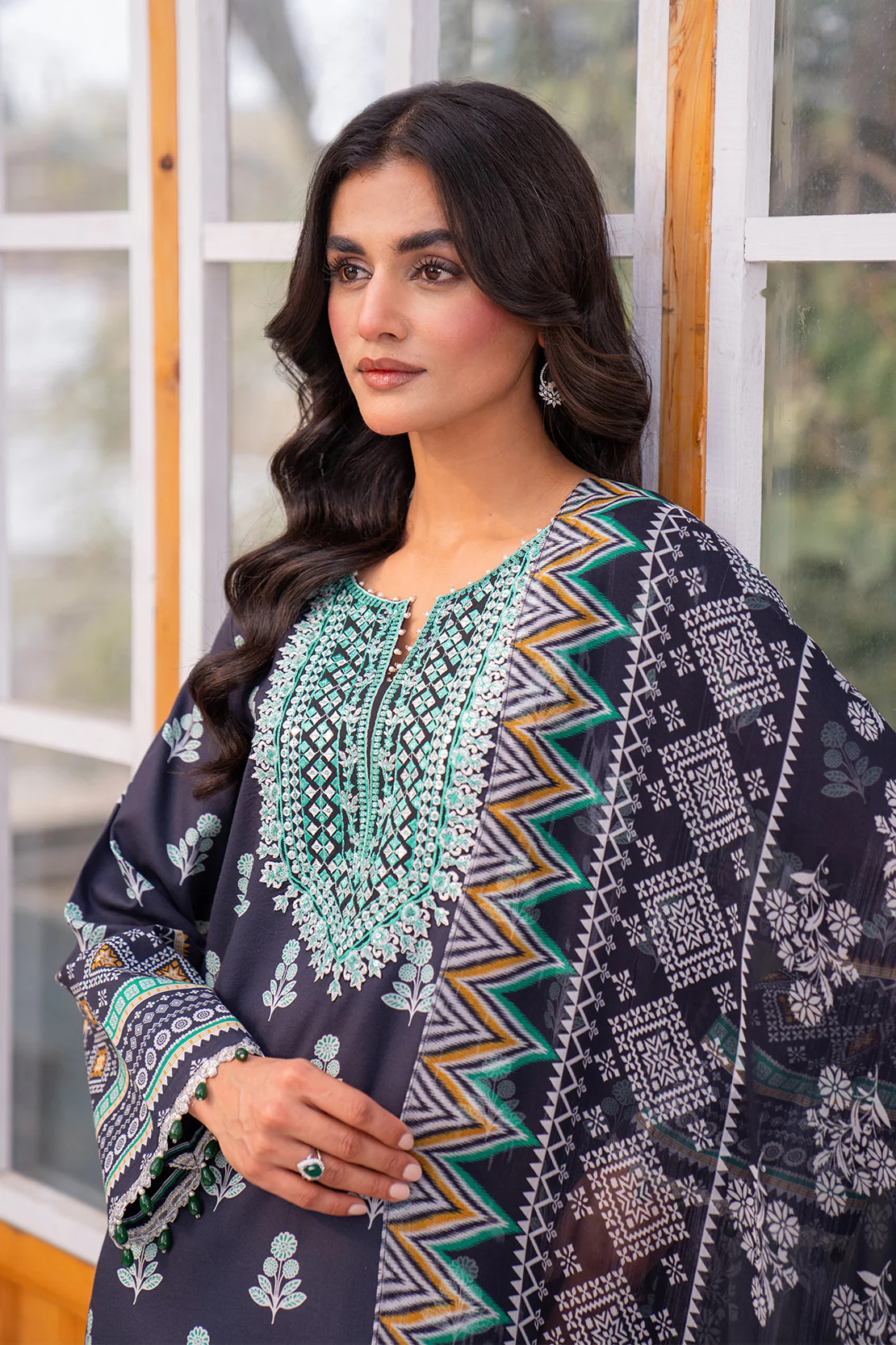 Embroidered - 3 Pc Lawn Suit (Chiffon Dupatta) - Image 4