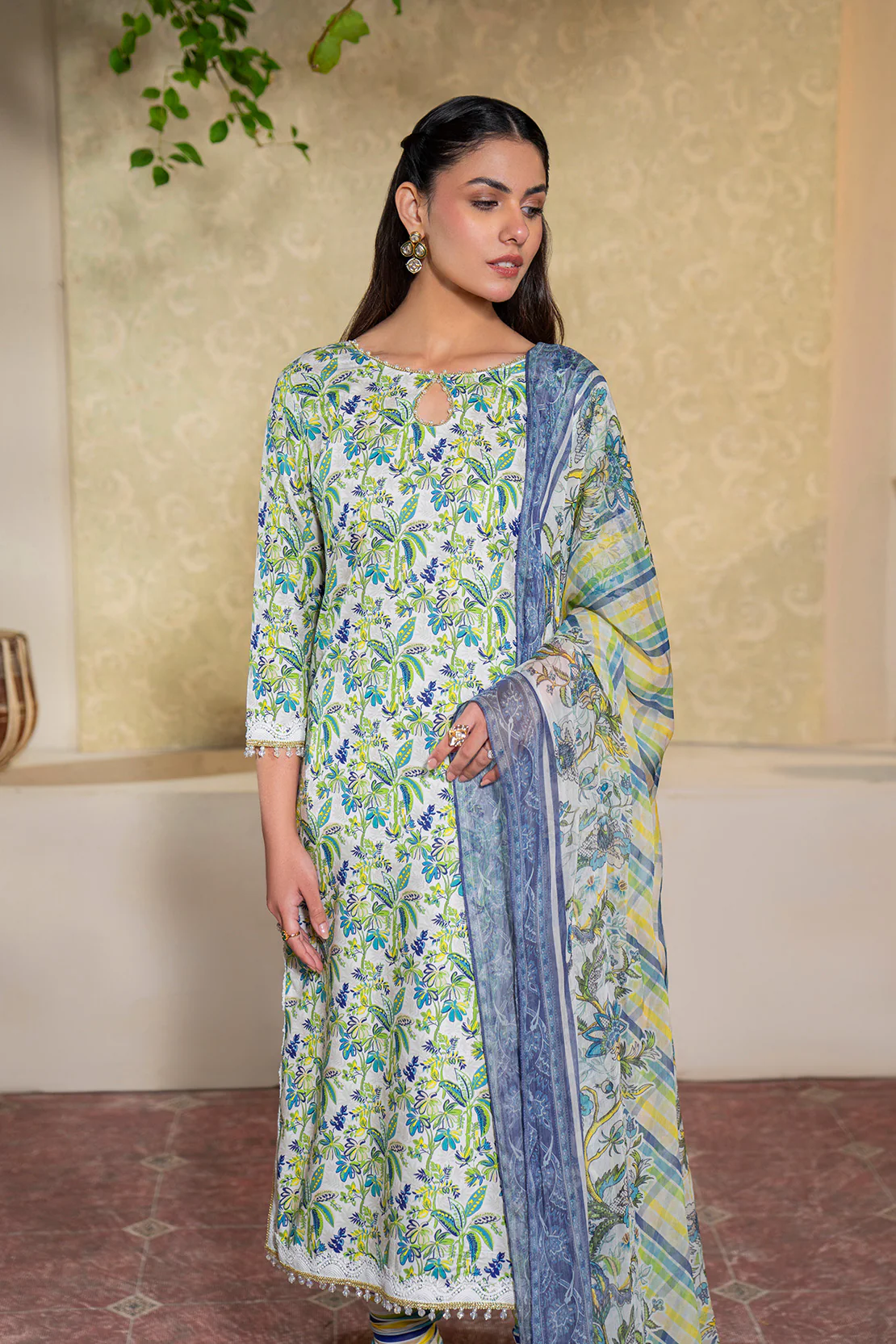 Printed - 3 Pc Lawn Suit (Chiffon Dupatta) - Image 3