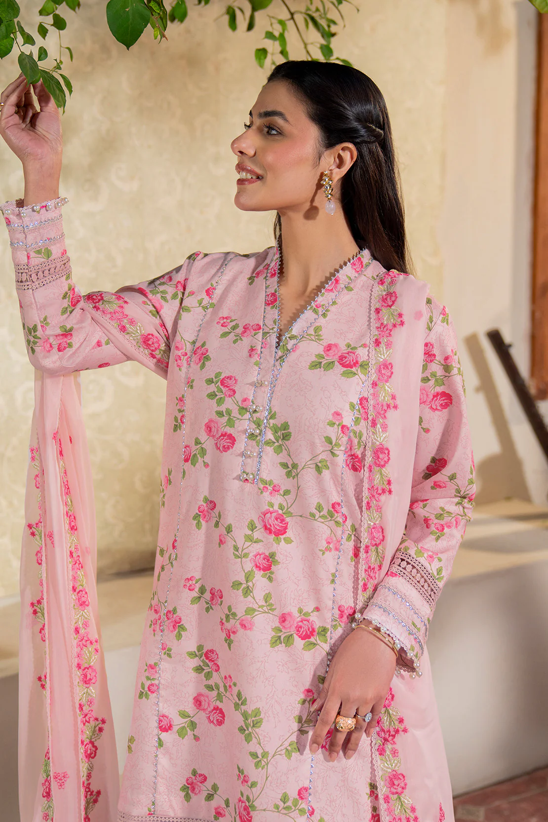 Embroidered - 3 Pc Lawn Suit (Chiffon Dupatta) - Image 4
