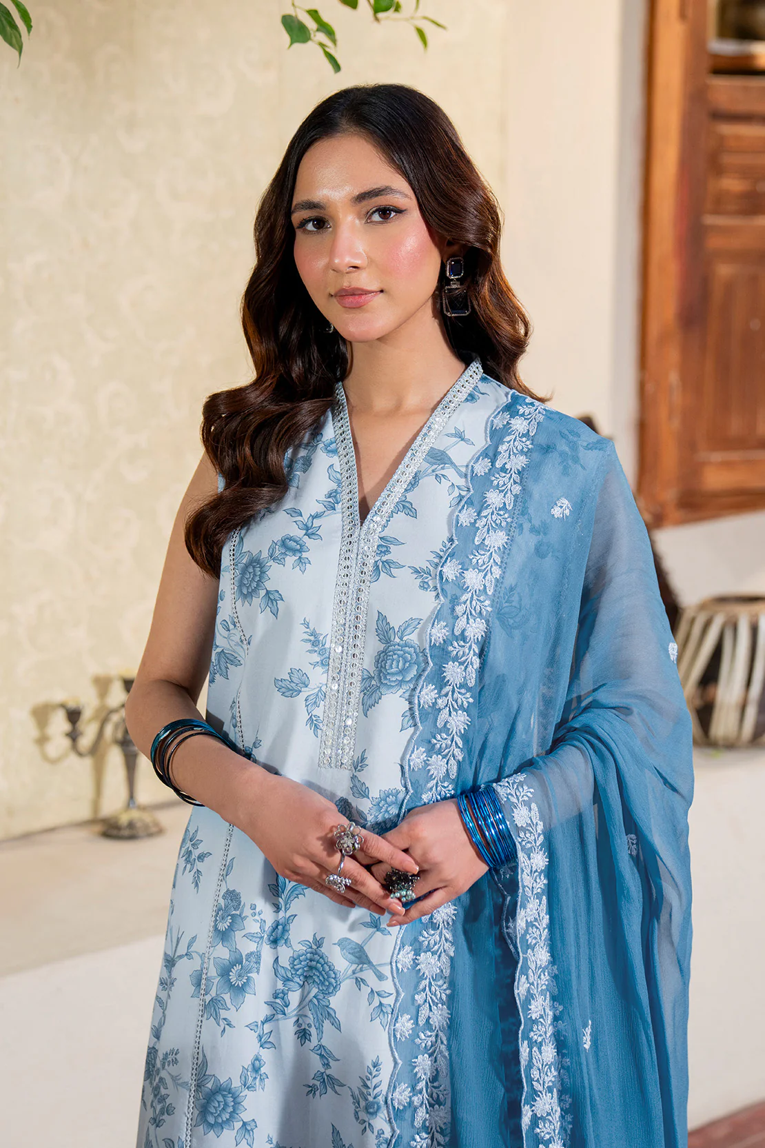 Embroidered - 3 Pc Lawn Suit (Chiffon Dupatta) - Image 4