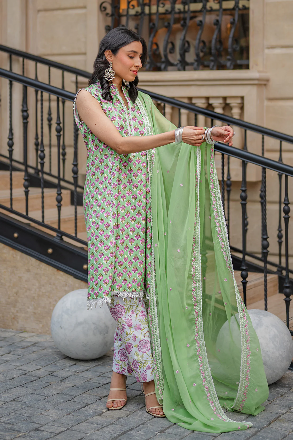 Embroidered - 3 Pc Lawn Suit (Chiffon Dupatta) - Image 3