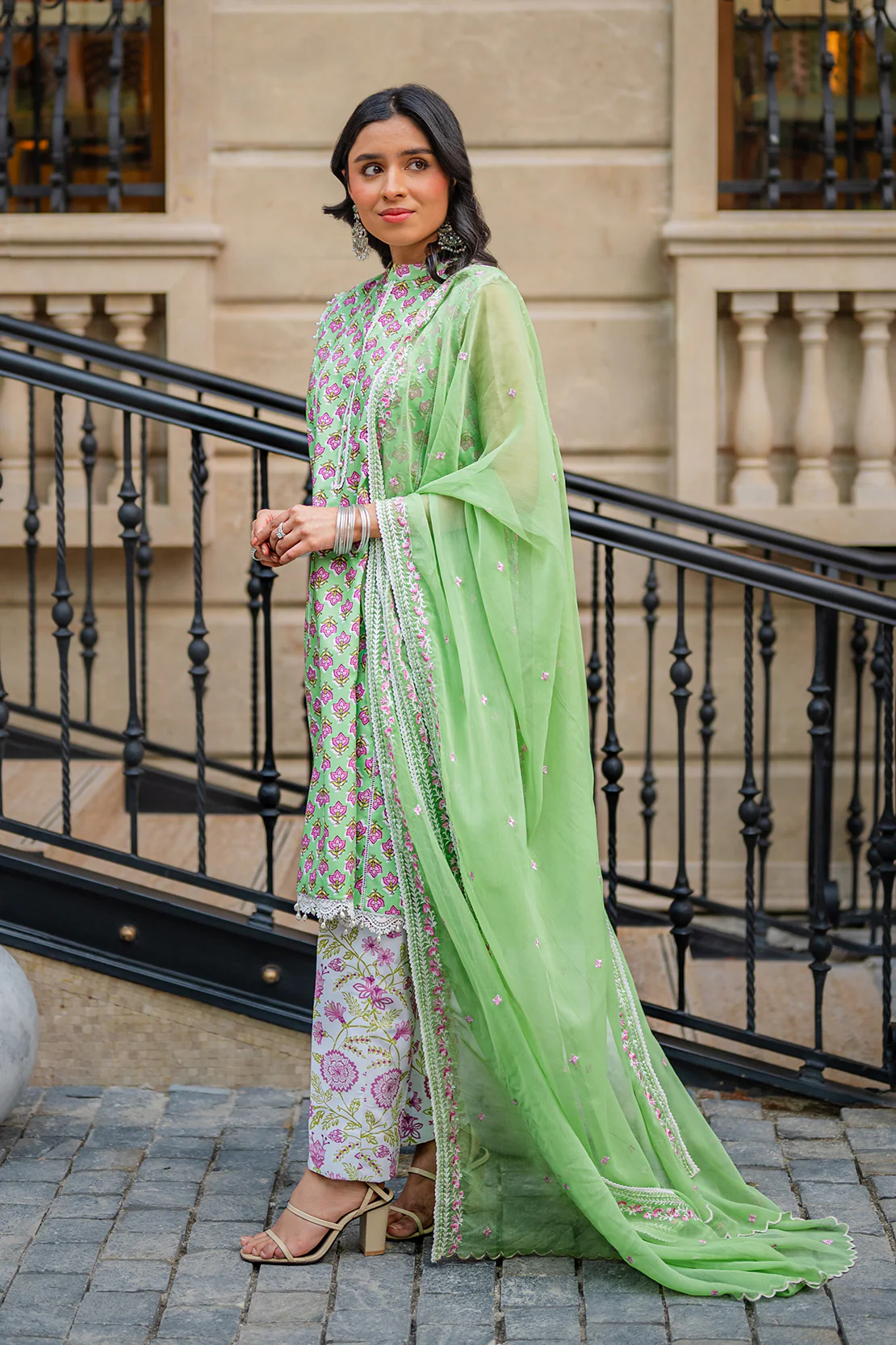 Embroidered - 3 Pc Lawn Suit (Chiffon Dupatta) - Image 5
