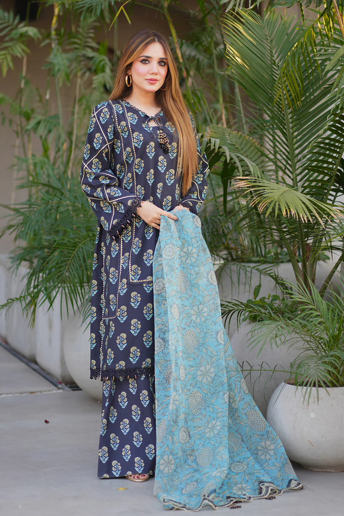 Embroidered - 3 Pc Lawn Suit (Organza Dupatta) - Image 3