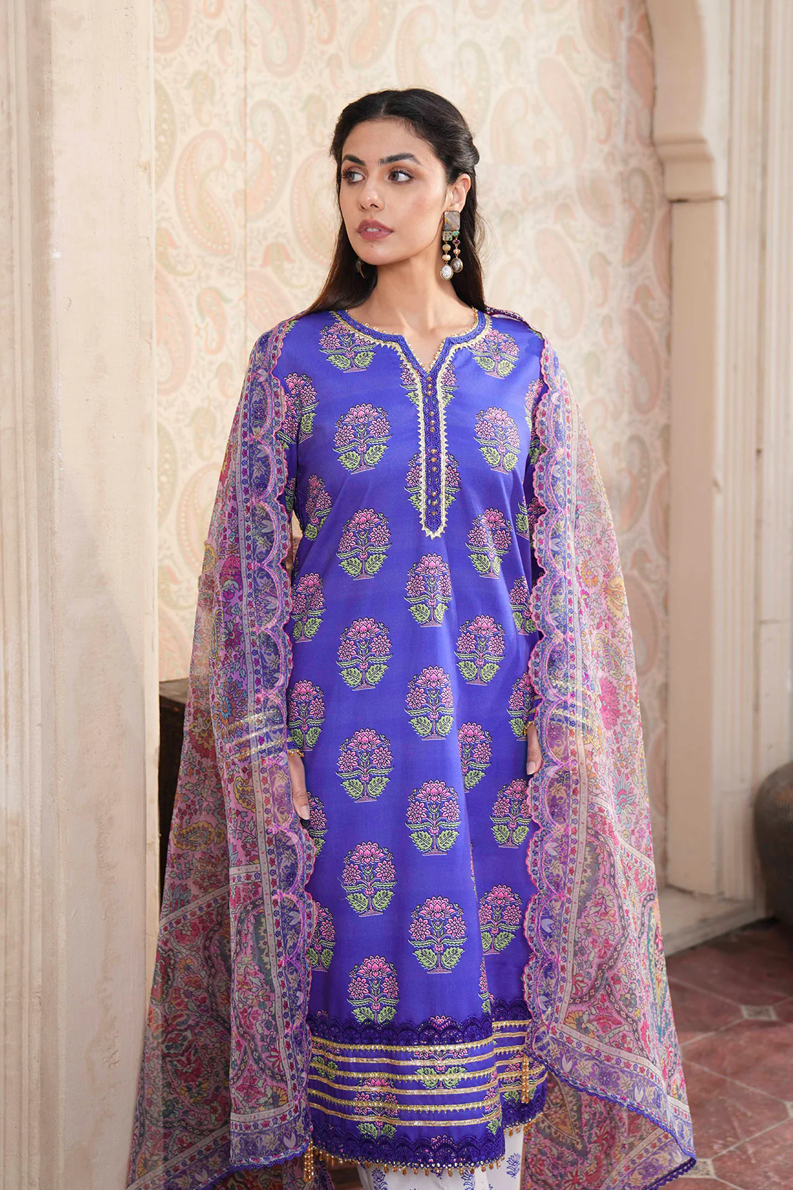Embroidered - 3 Pc Lawn Suit (Organza Dupatta) - Image 3