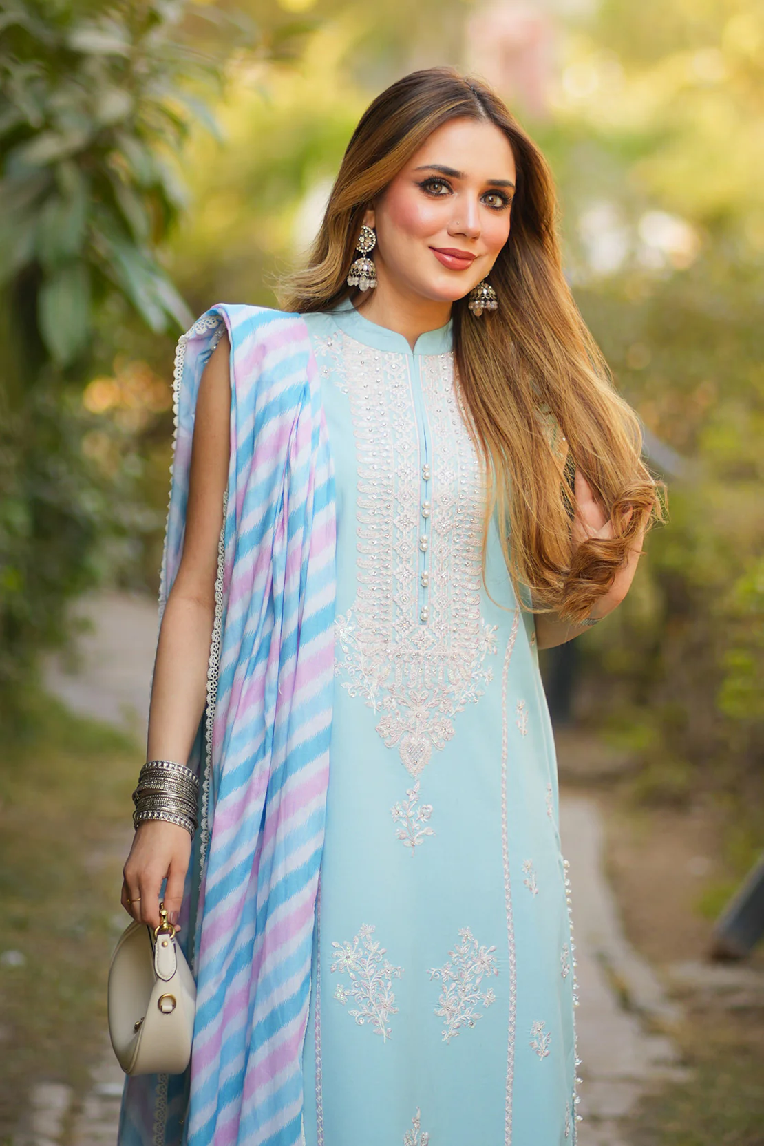 Embroidered - 3 Pc Lawn Suit (Lawn Dupatta) - Image 4
