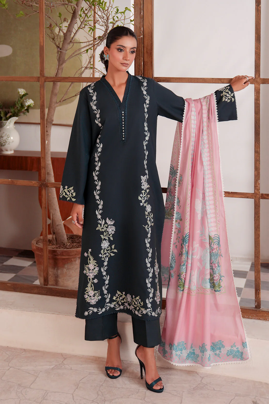 Embroidered - 2 Pc Lawn Suit (Lawn Dupatta) - Image 4