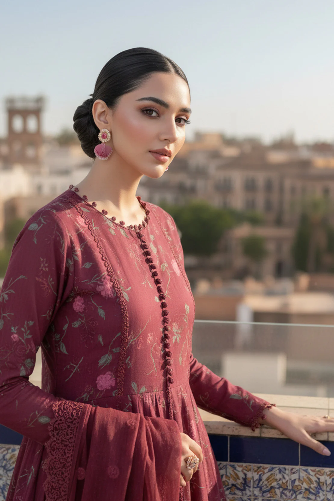 Embroidered - 3 Pc Cotton Lawn Suit (Organza Dupatta) - Image 4