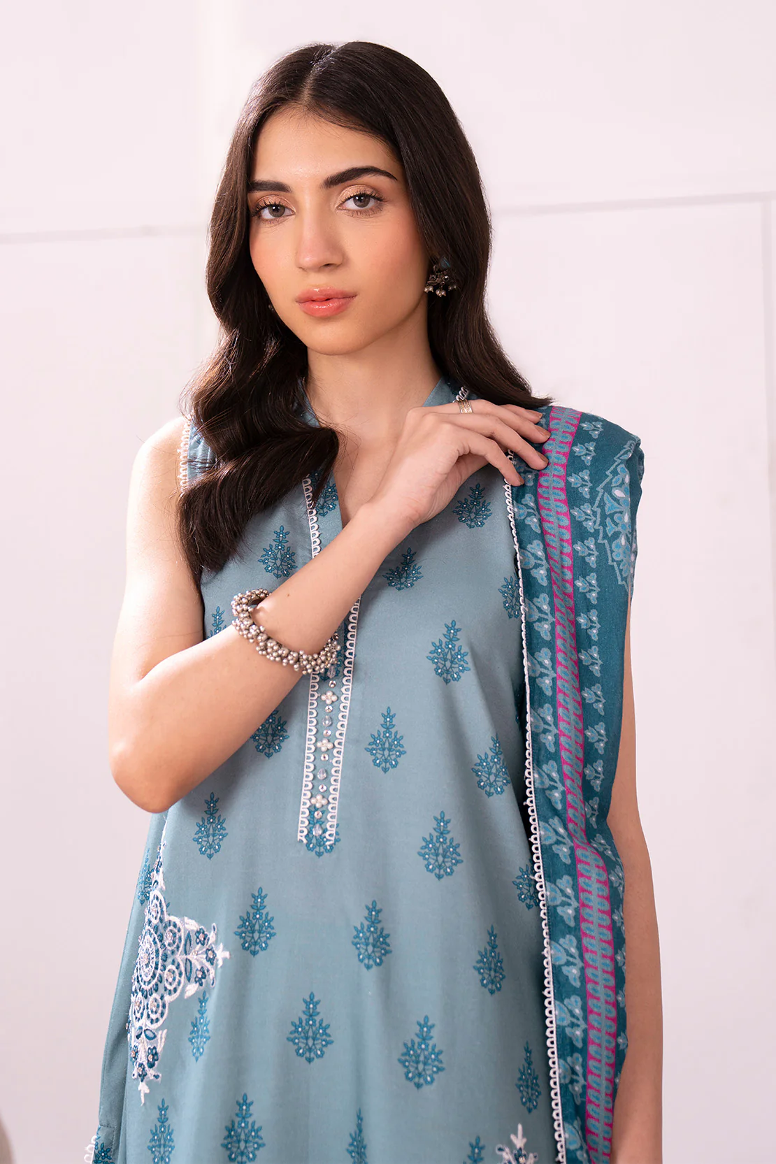 Embroidered - 3 Pc Lawn Suit (Lawn Dupatta) - Image 2